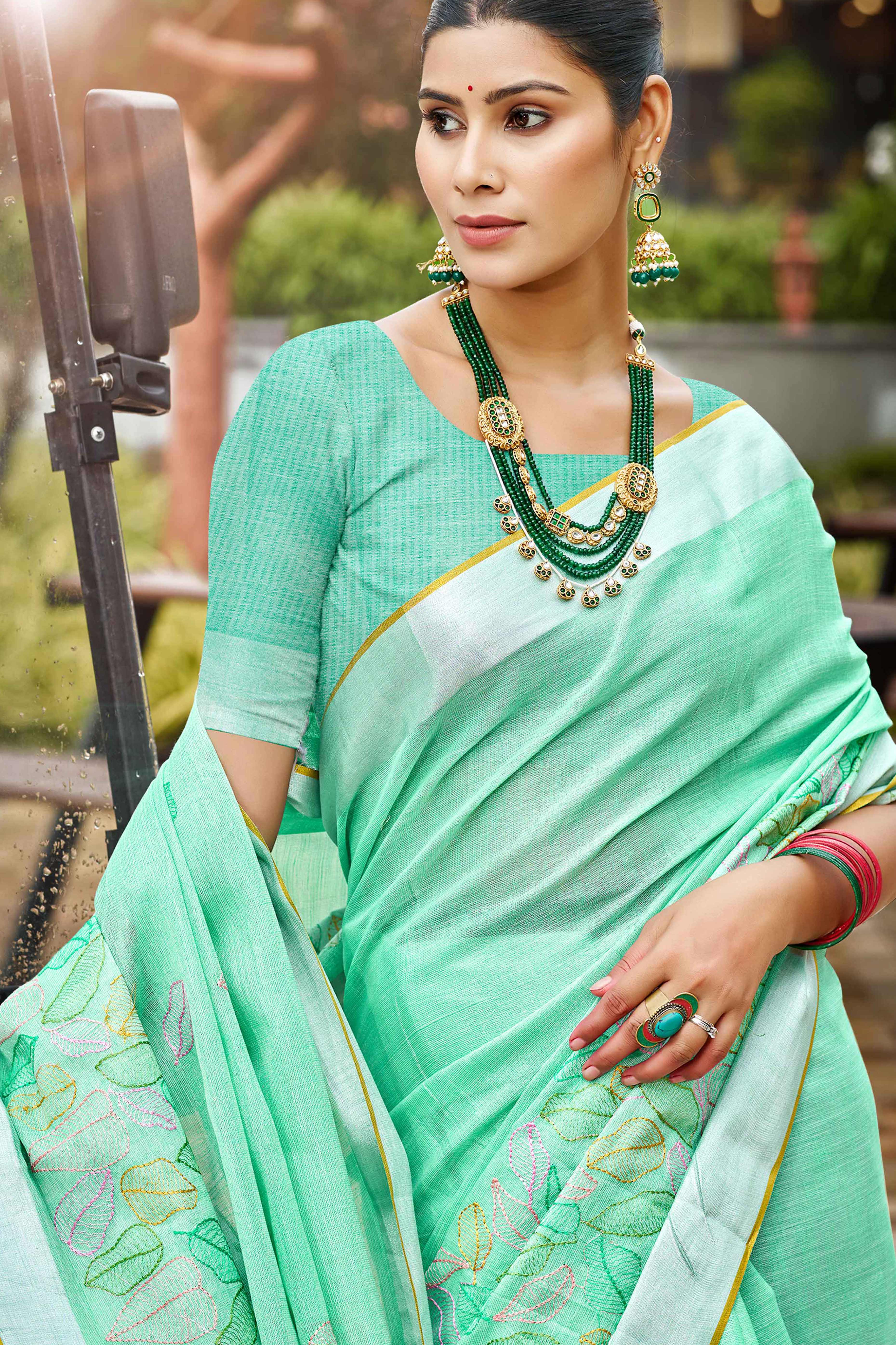 Classic Sea Green Leaf Pattern Thread Embroidery Work Linen Saree With Tassel Pallu - Image 3
