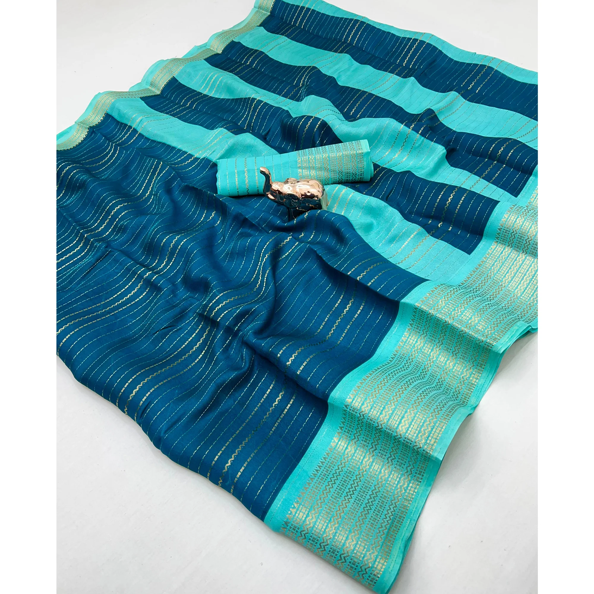 Classic Teal Marshmallow Jacquard Saree Adorned With Refined Striped Zari Weaving Patterns - Image 3
