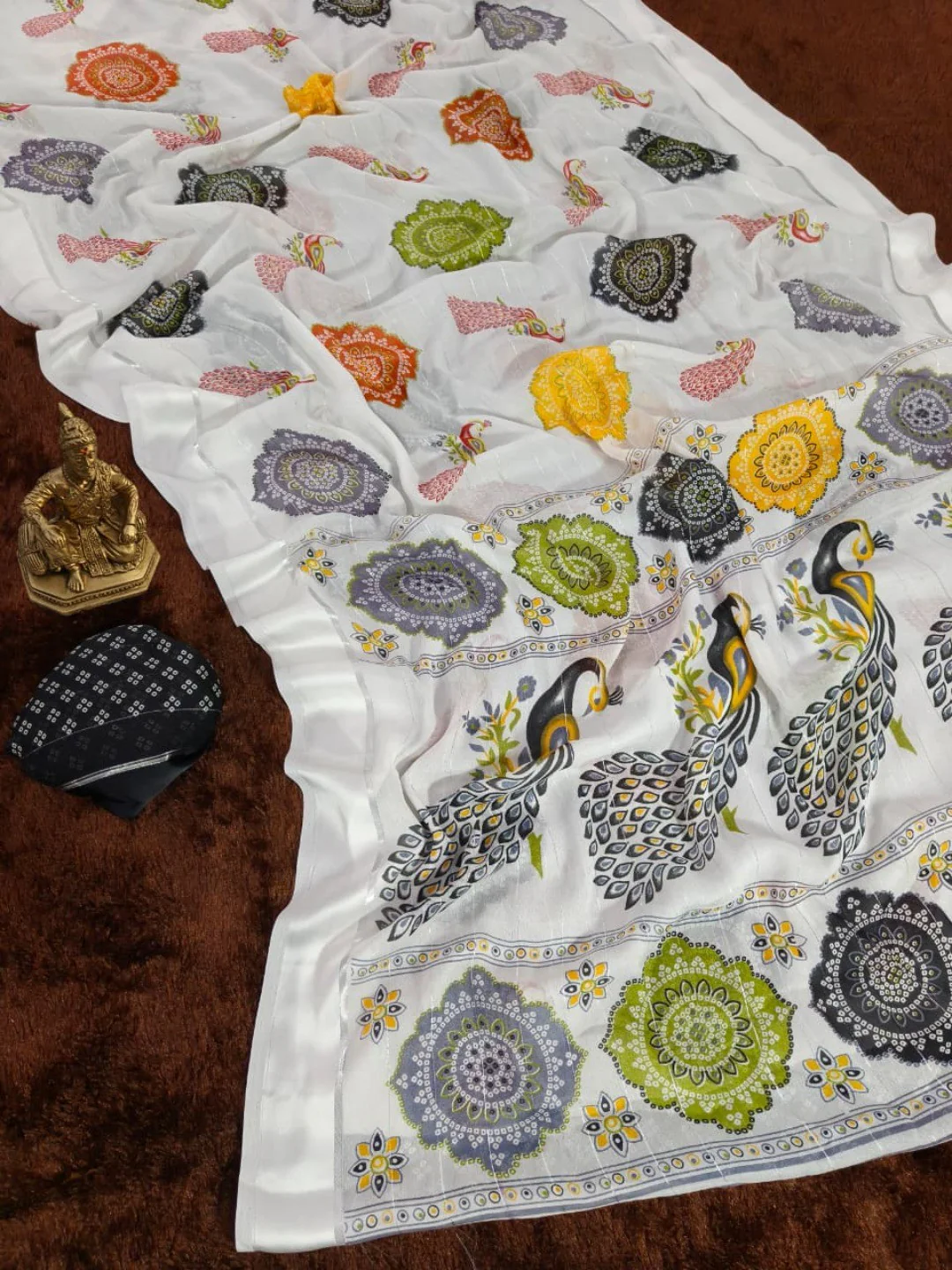 Classic White & Black Peacock Pattern Printed Georgette Saree - Image 2