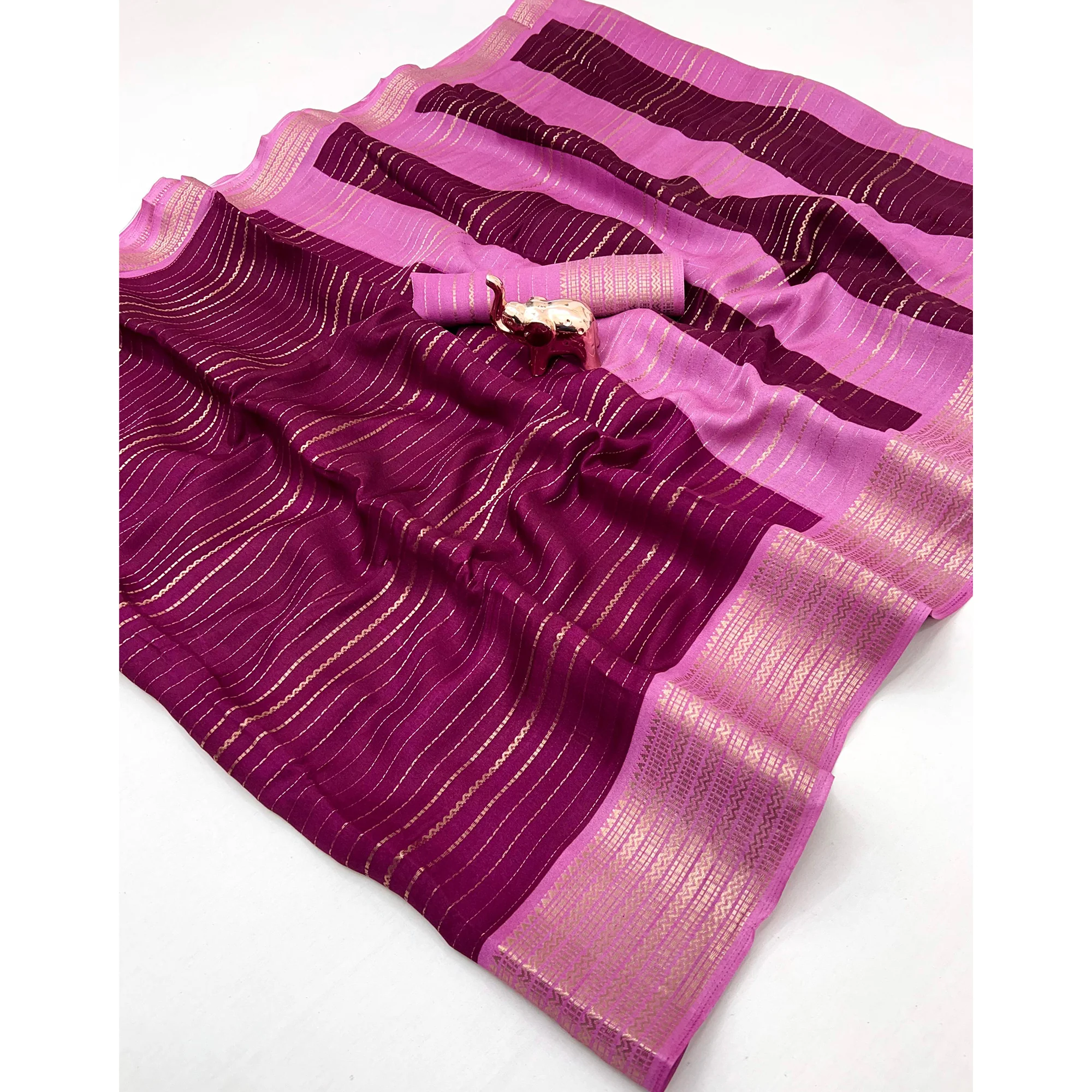 Classic Wine Marshmallow Jacquard Saree Adorned With Refined Striped Zari Weaving Patterns - Image 3