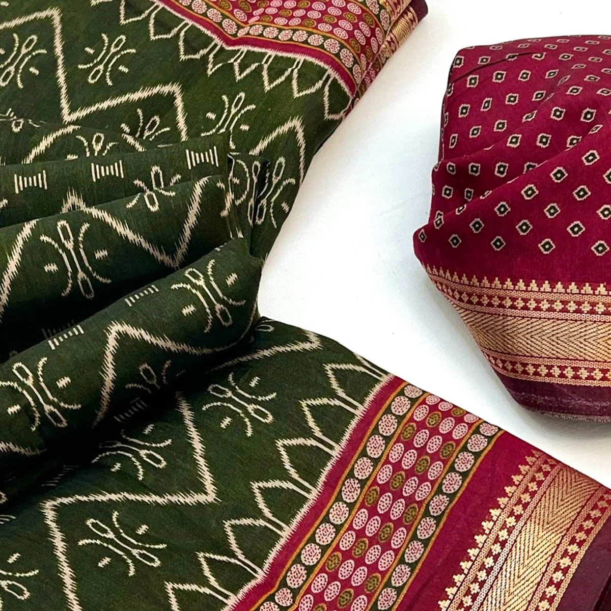 Comfortable Green Mulmul Cotton Saree with Modern Zig Zag Design - Image 2