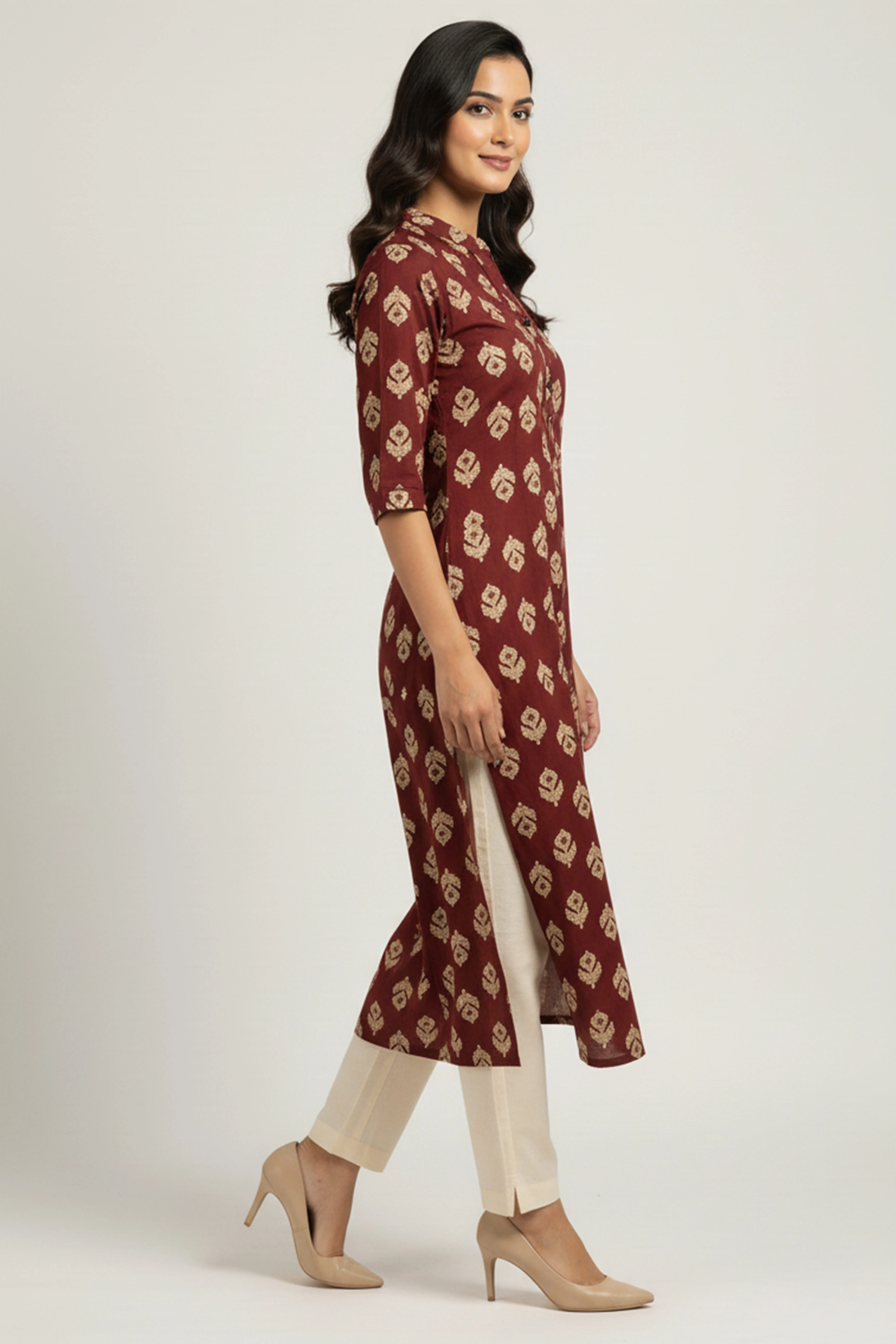 Comfortable Maroon Floral Print Straight Kurti Made in Rayon Fabric - Image 4