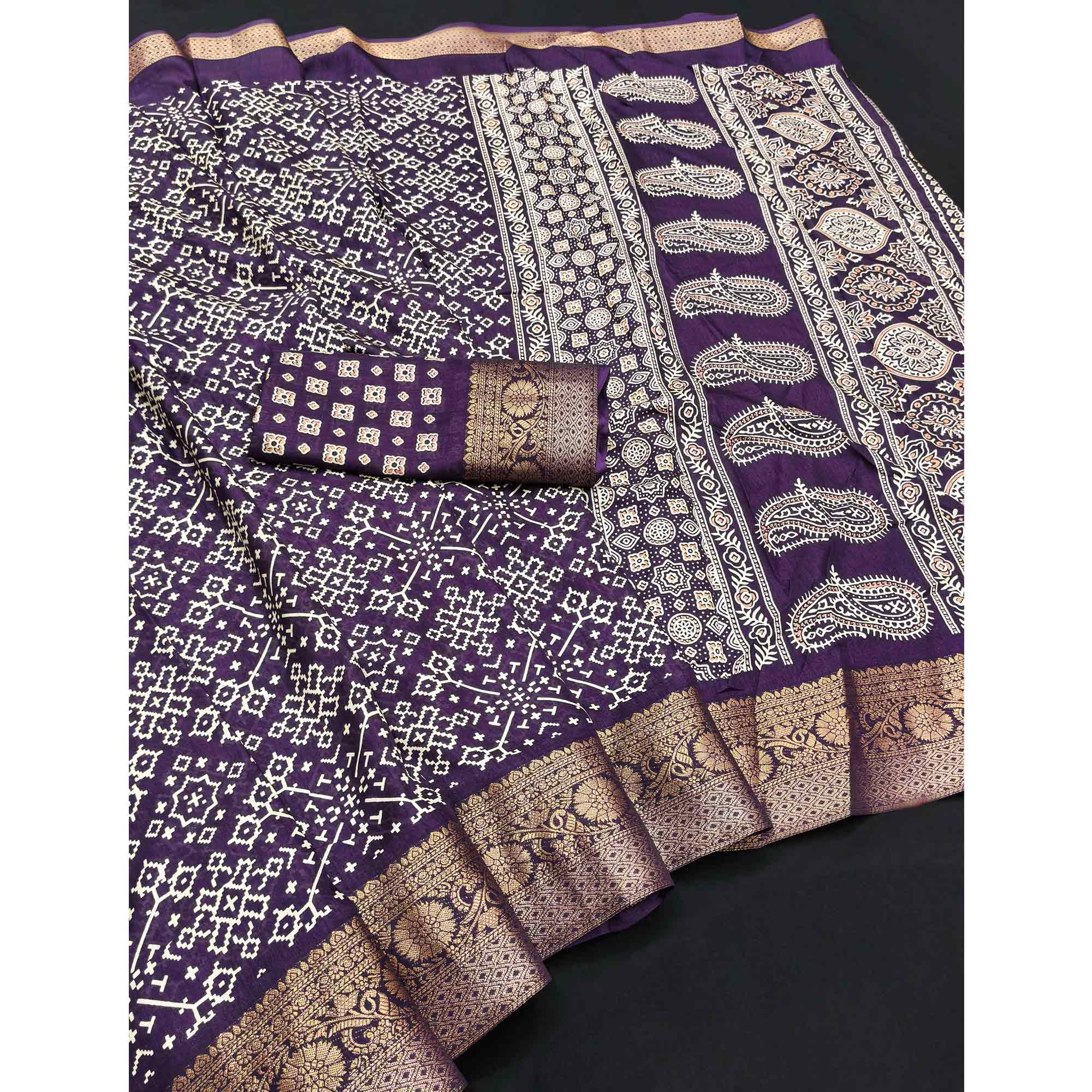 Contemporary Dark purple Geometric Mill Printed Dola Silk Saree With Ornate Floral Zari Border - Image 3