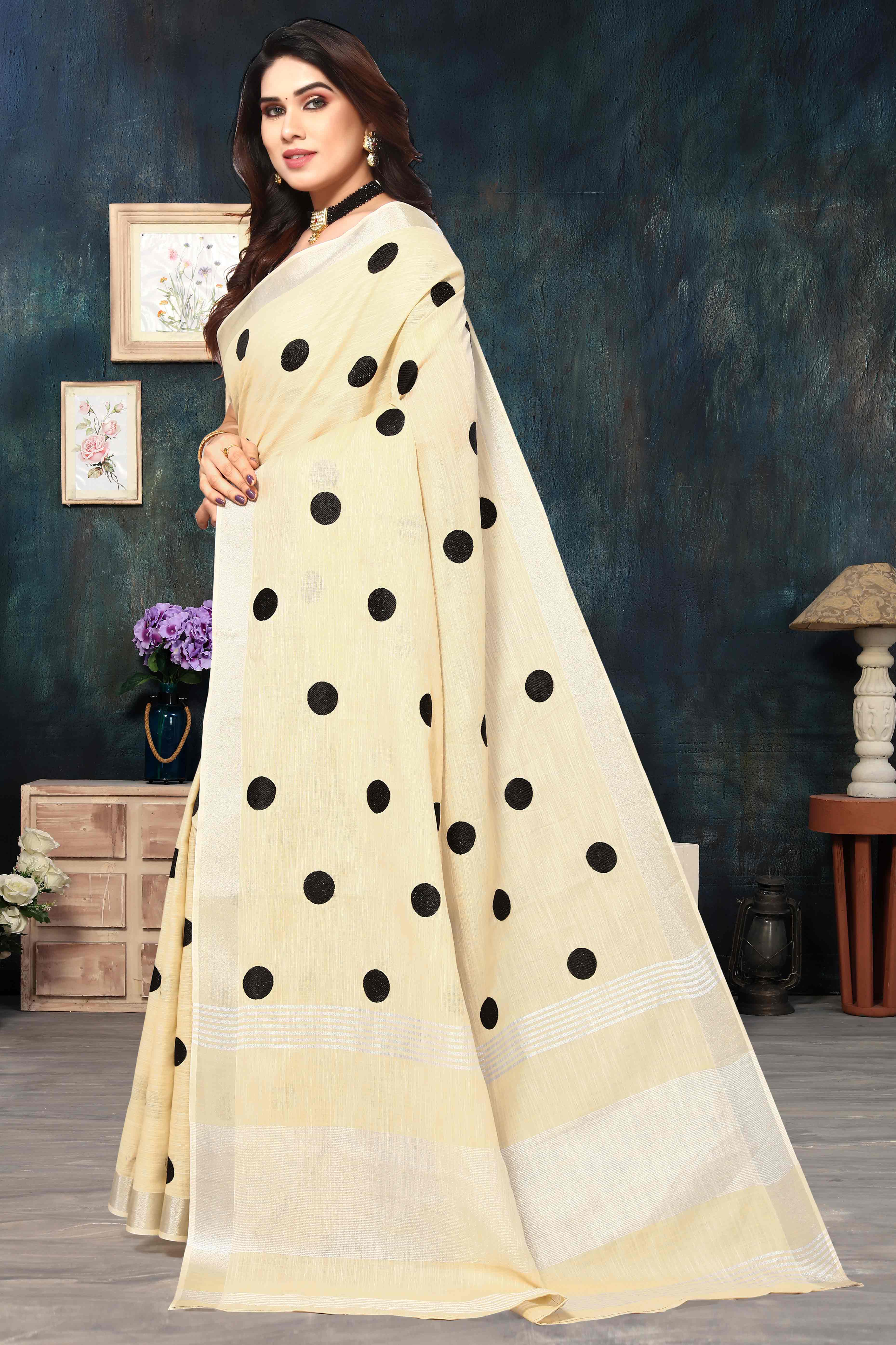 Cream Embroidered Linen Cotton Saree With Zari Border - Image 3