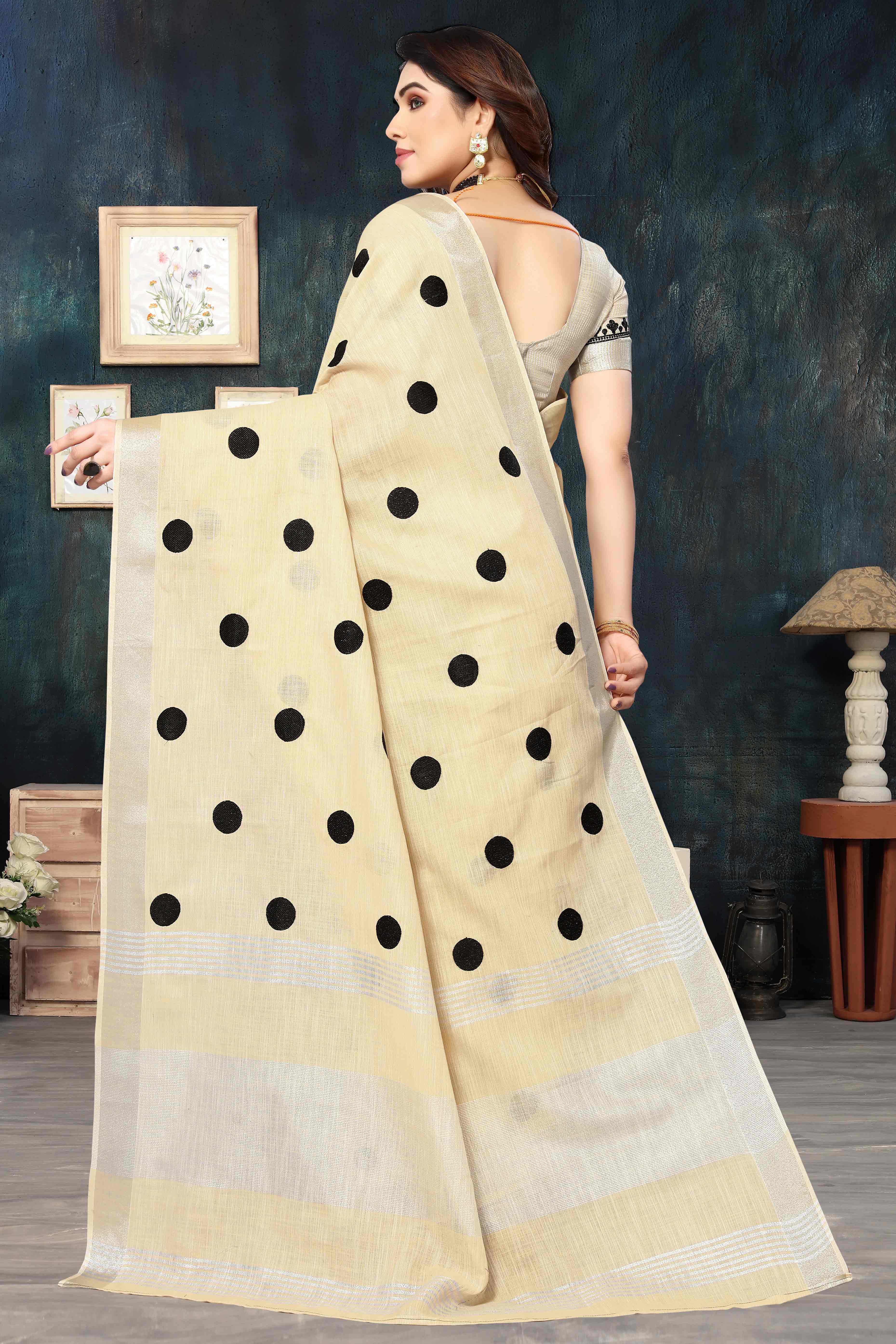 Cream Embroidered Linen Cotton Saree With Zari Border - Image 5