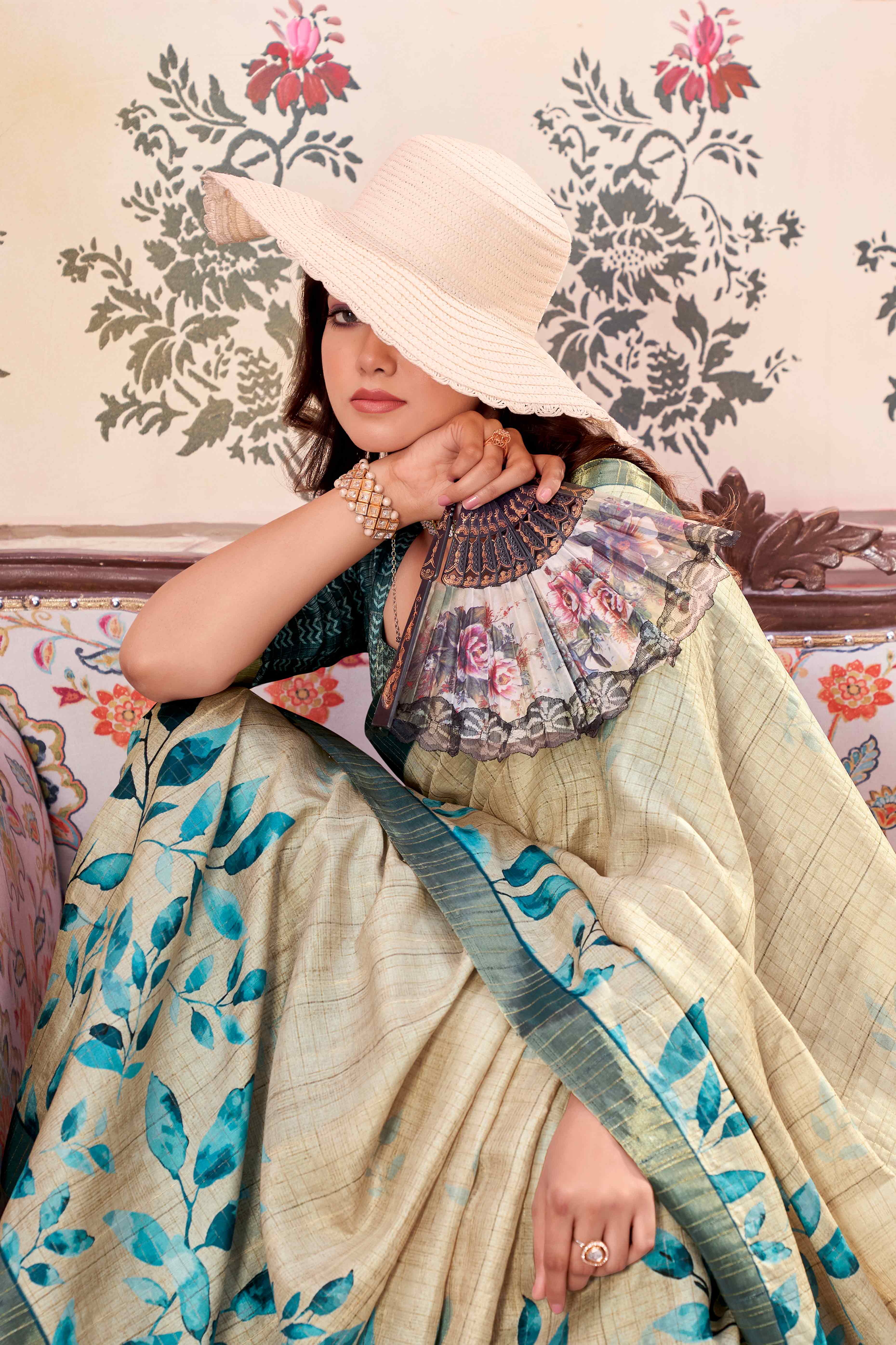 Cream Floral Soft Silk Blend Saree with Digital Prints - Image 3