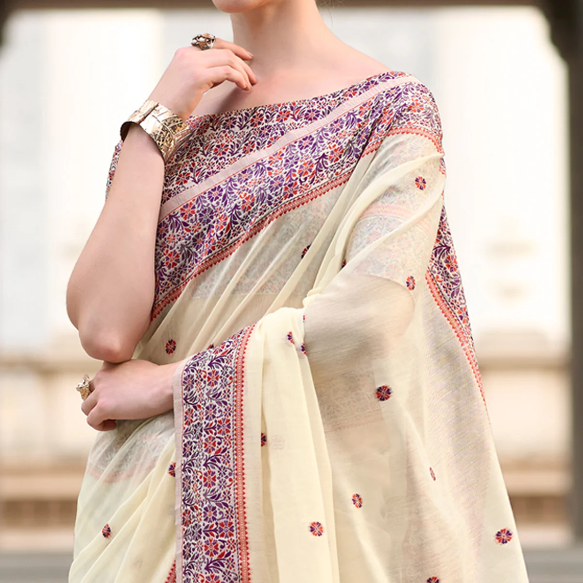 Cream Floral Woven linen Saree - Image 3