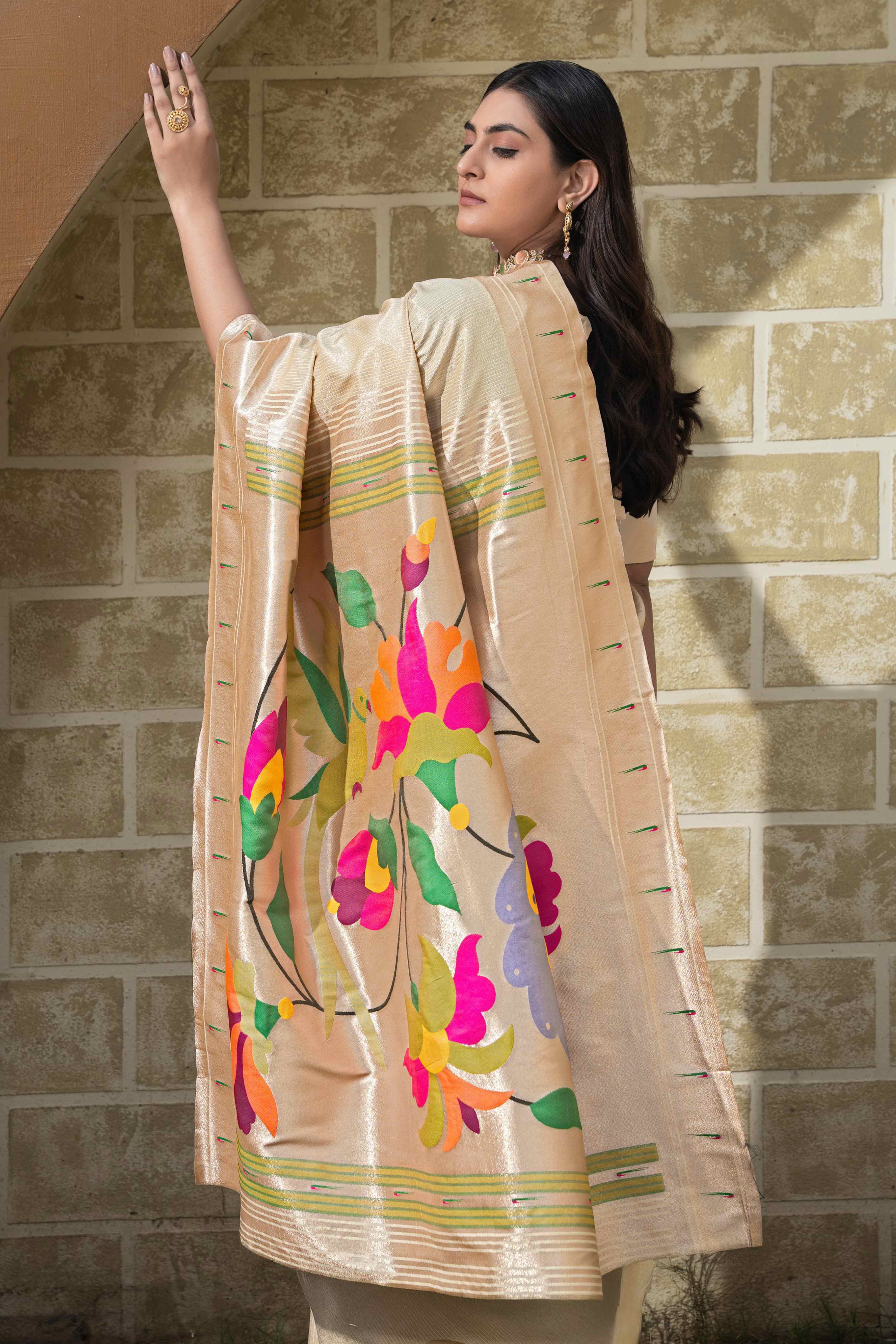 Cream Floral Zari Woven Silk Blend Paithani Saree With Intricate Weaving - Image 3
