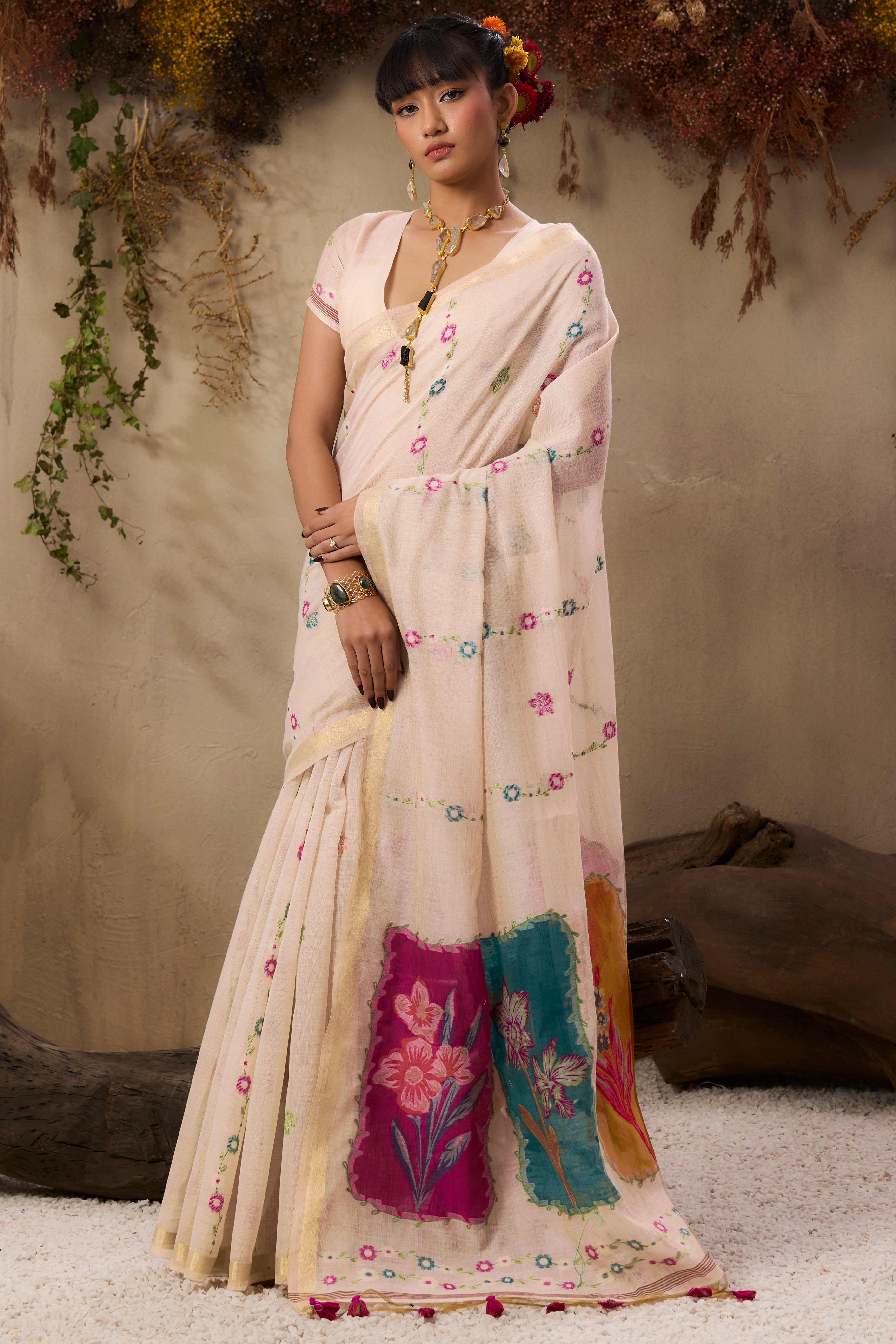 Cream Handloom Munga Cotton Blend Saree with Elegant Floral Weaving - Image 3