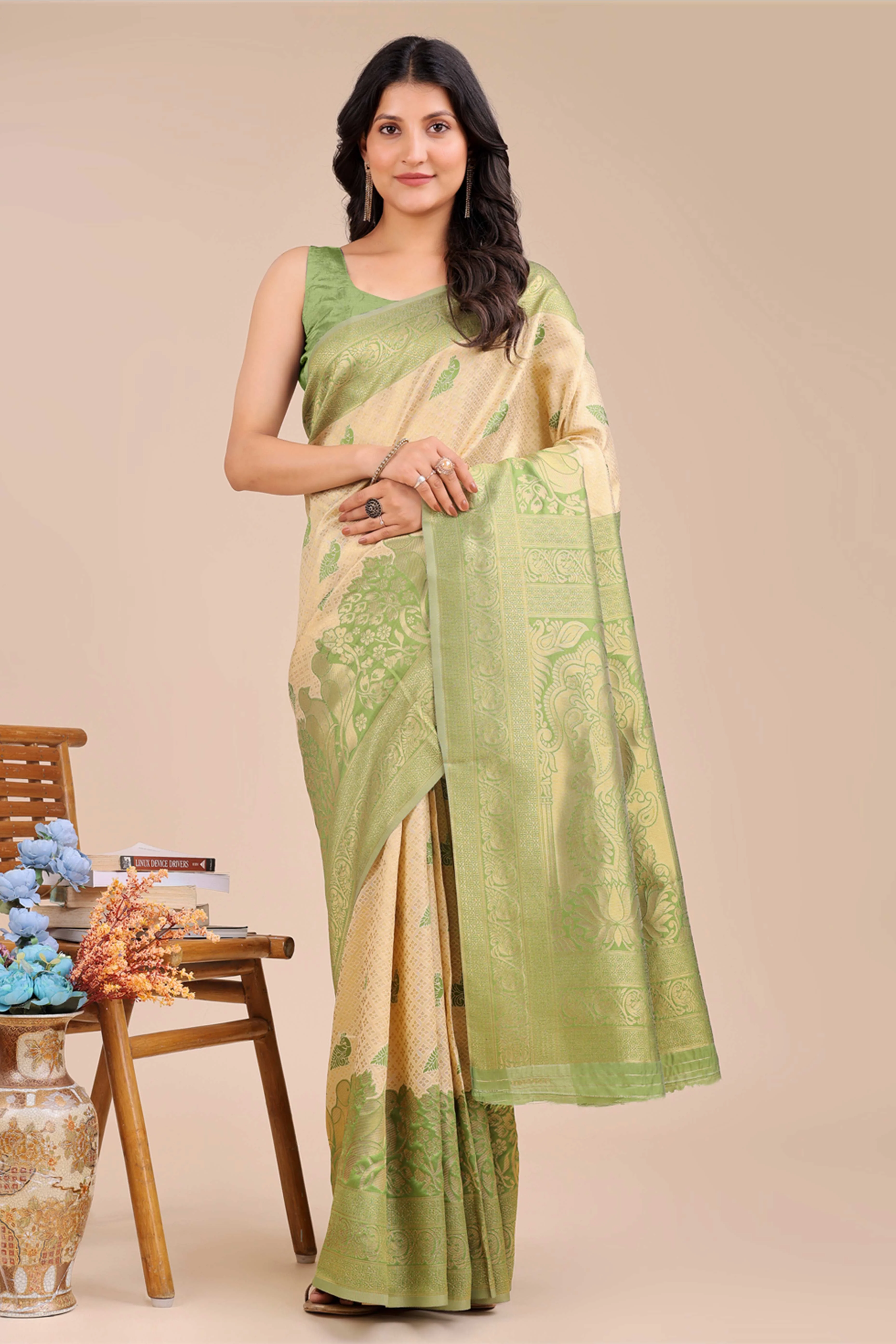 Cream & Light Green Floral Zari Weaving Banarasi Silk Saree With Intricate Peacock Pallu - Image 3