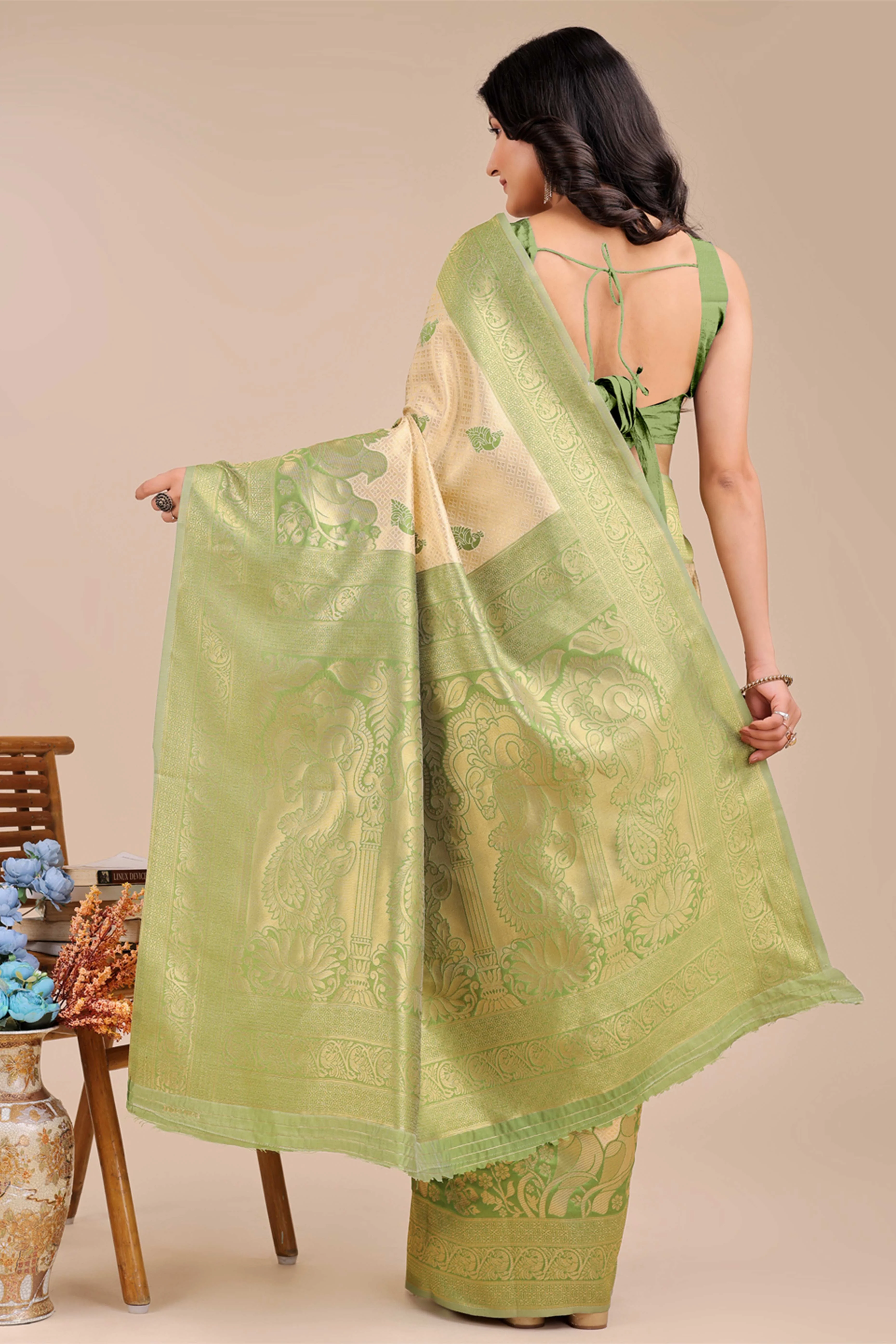 Cream & Light Green Floral Zari Weaving Banarasi Silk Saree With Intricate Peacock Pallu - Image 5
