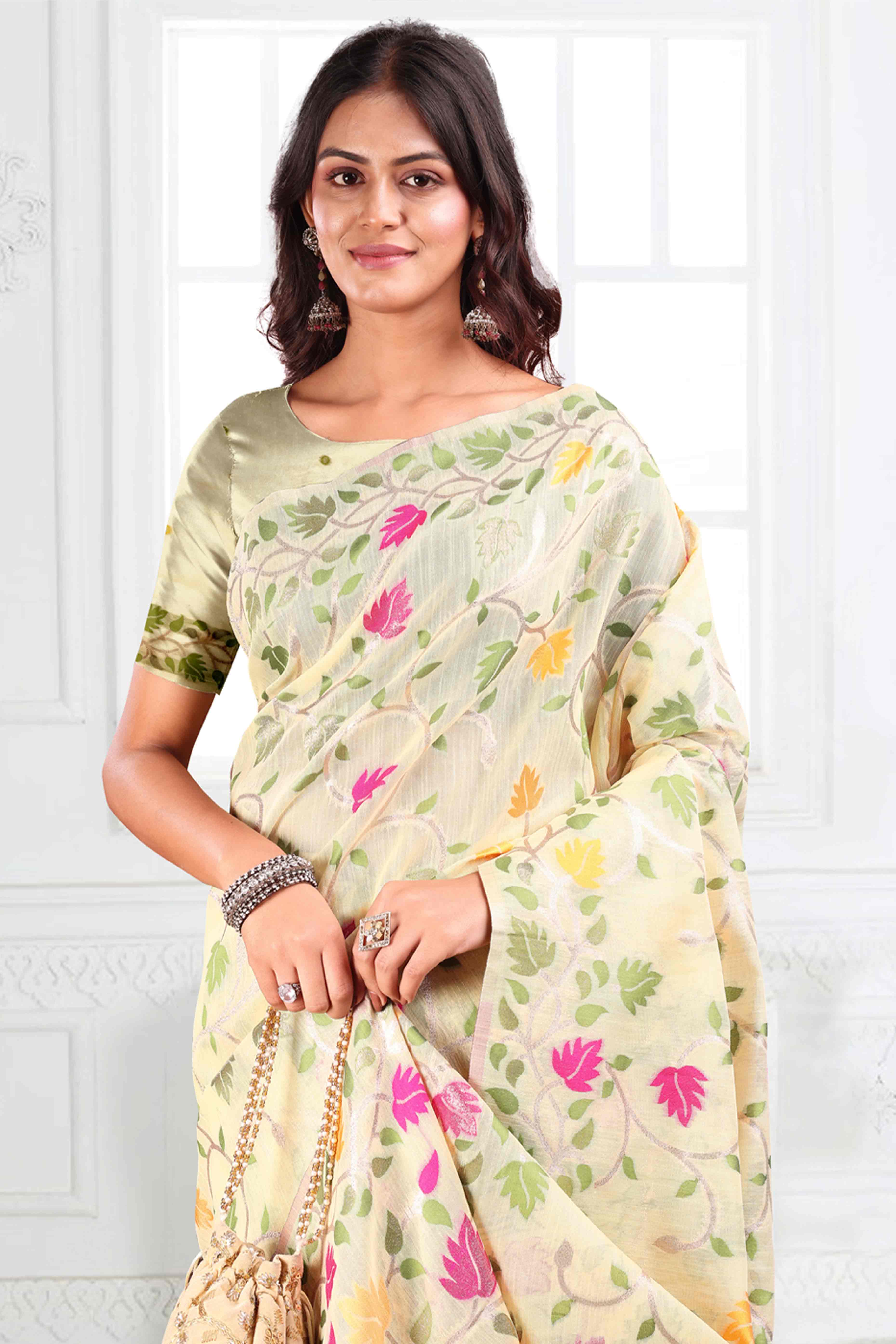 Cream Linen Cotton Silk  Saree Enhanced With Floral Zari Weaving & Tasselled Pallu Finish - Image 6