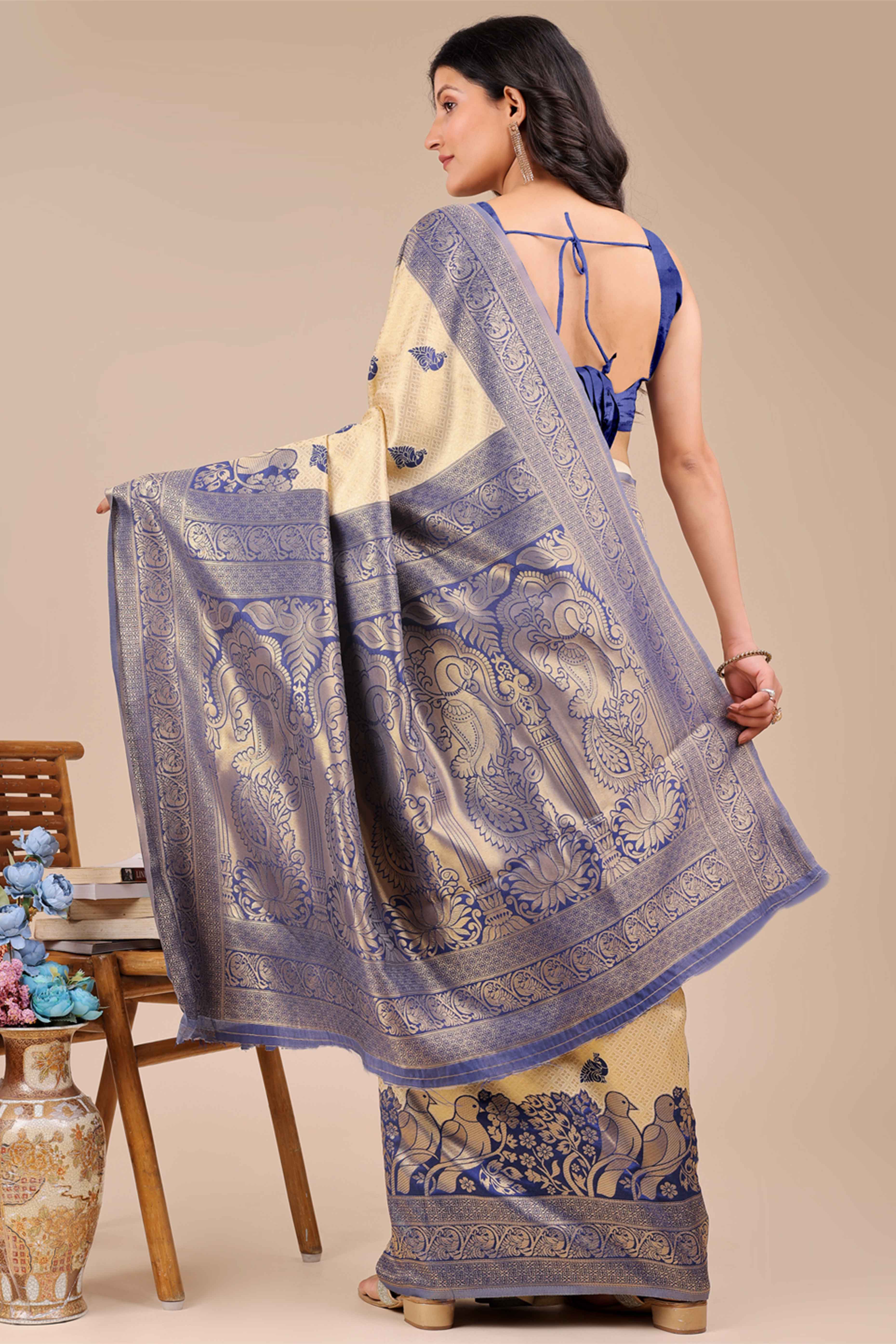 Cream & Navy Blue Floral Zari Weaving Banarasi Silk Saree With Intricate Peacock Pallu - Image 5