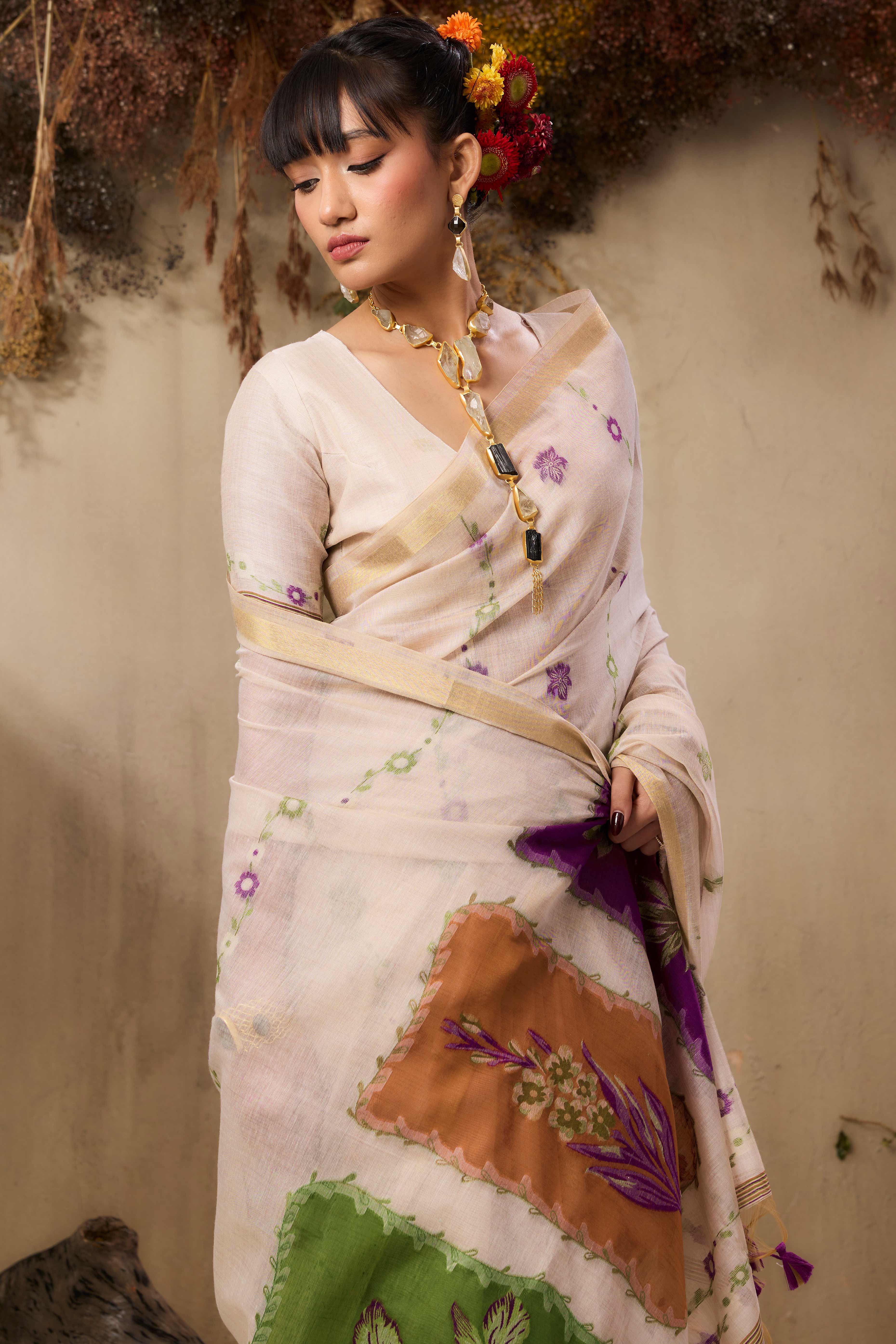 Cream Pure Munga Cotton Blend Saree Adorned with Intricate Floral Weaves - Image 6