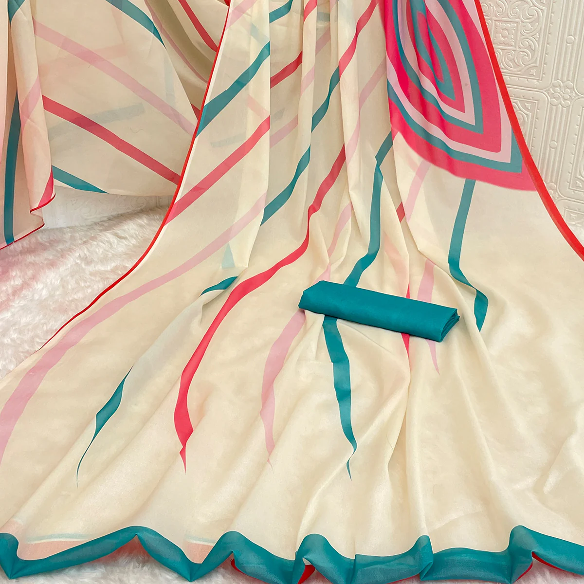 Cream Sparkle Star Georgette Saree Adorned With Striped Digital Prints - Image 2
