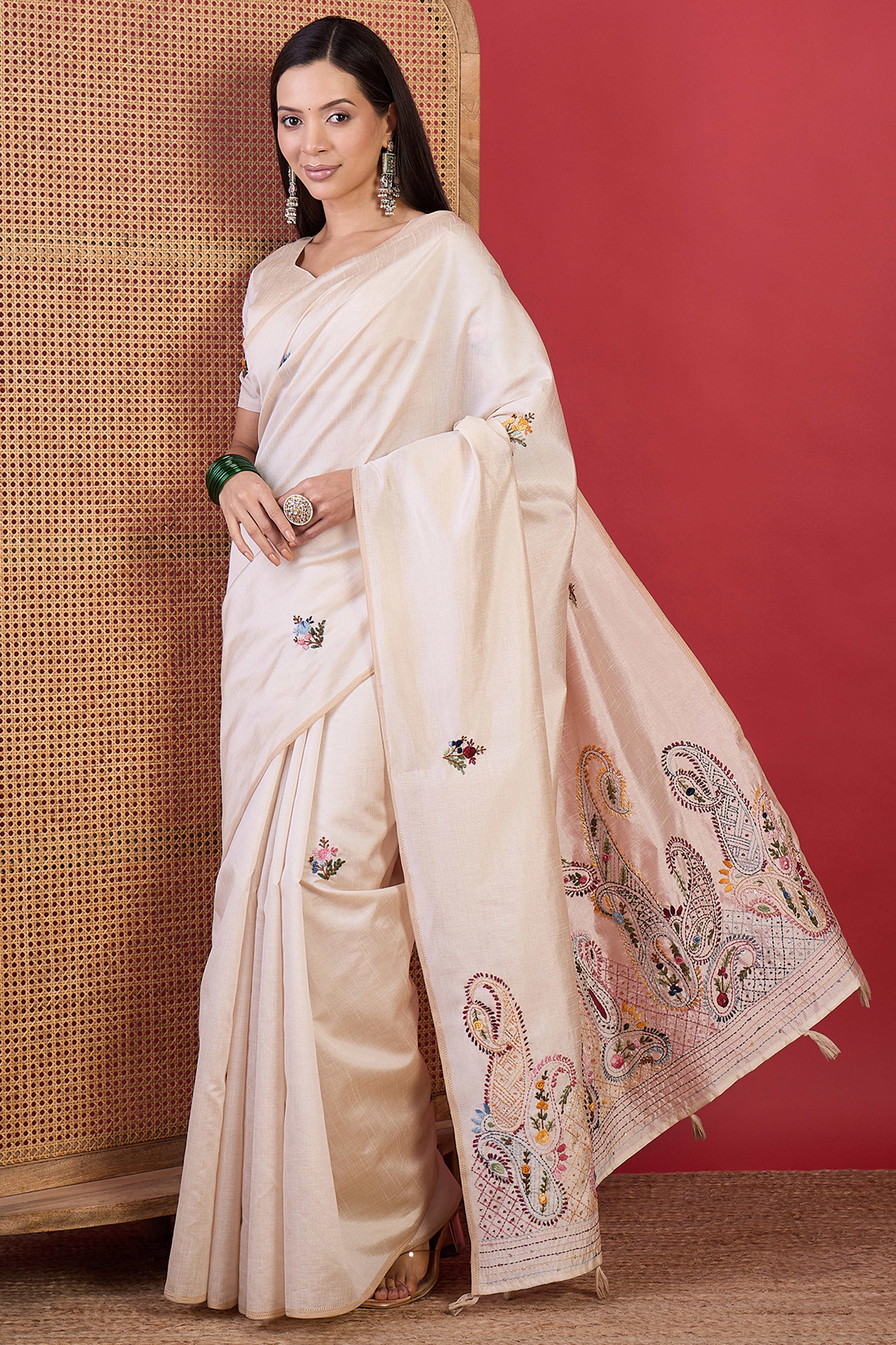 Cream Thread Work Embroidered Tussar Silk Saree for Elegant Festive Wear - Image 3