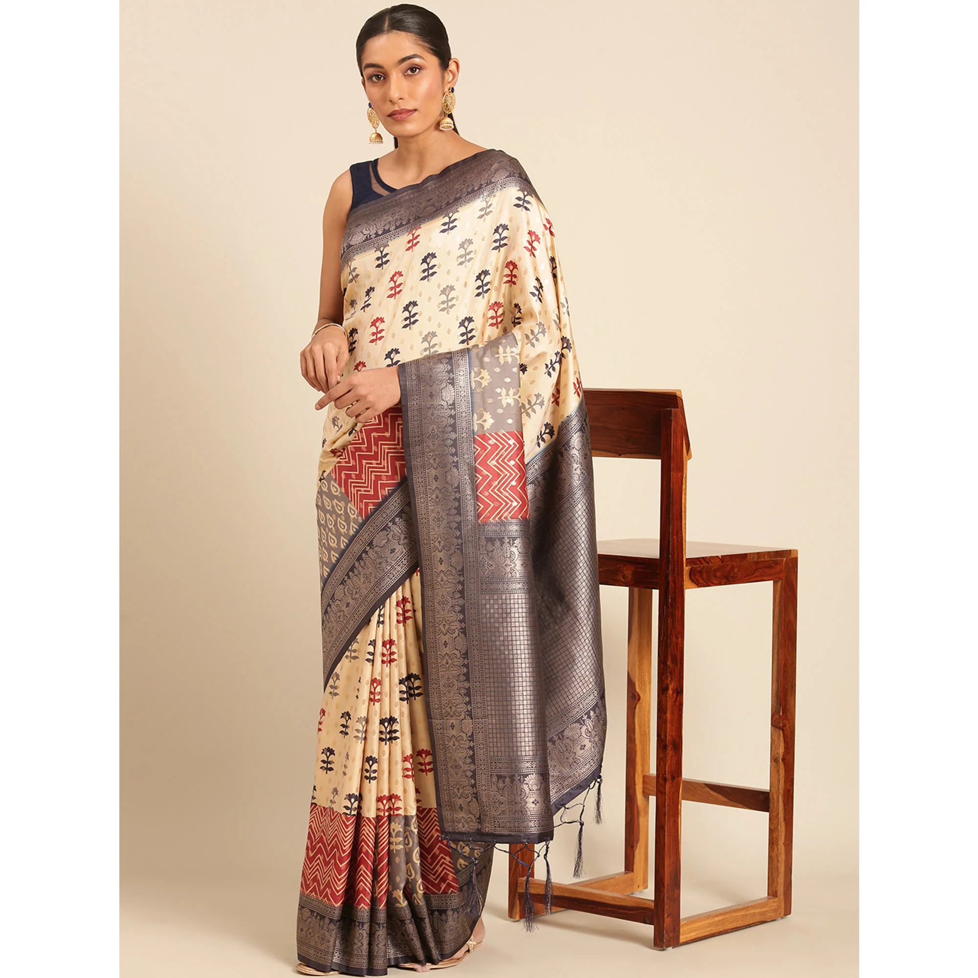 Cream Woven Banarasi Silk Saree With Tassels - Image 4