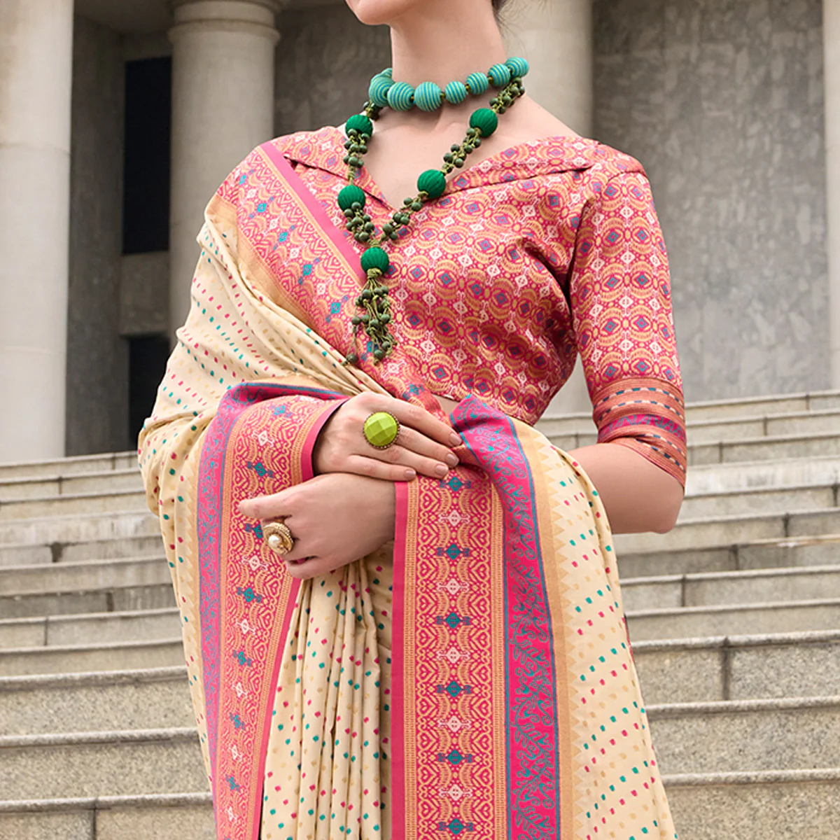 Cream Zari Woven Banarasi Silk Saree - Image 3