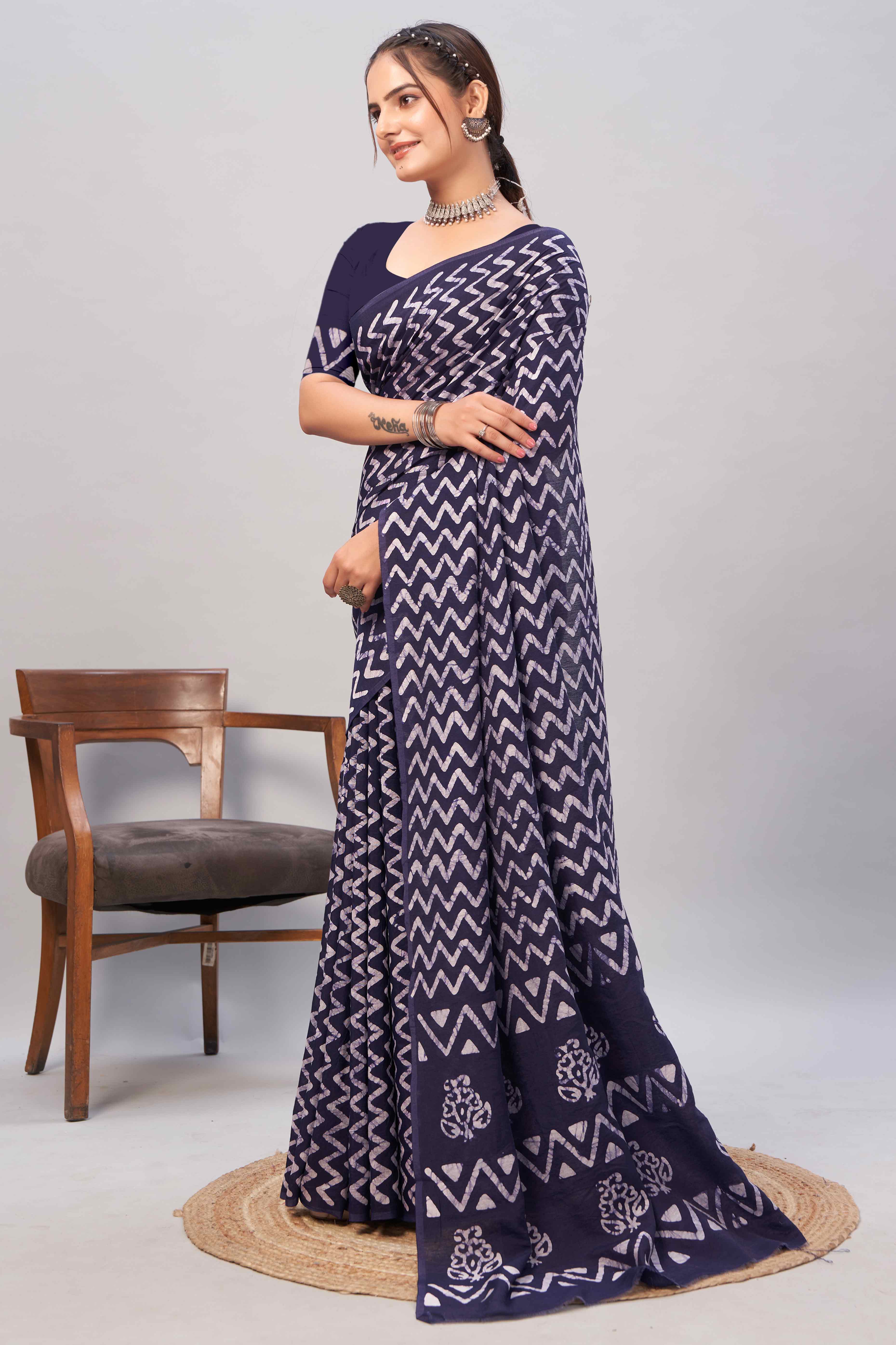 Dark Blue Zig Zag Batik Printed Chanderi Cotton Silk Saree - Image 4