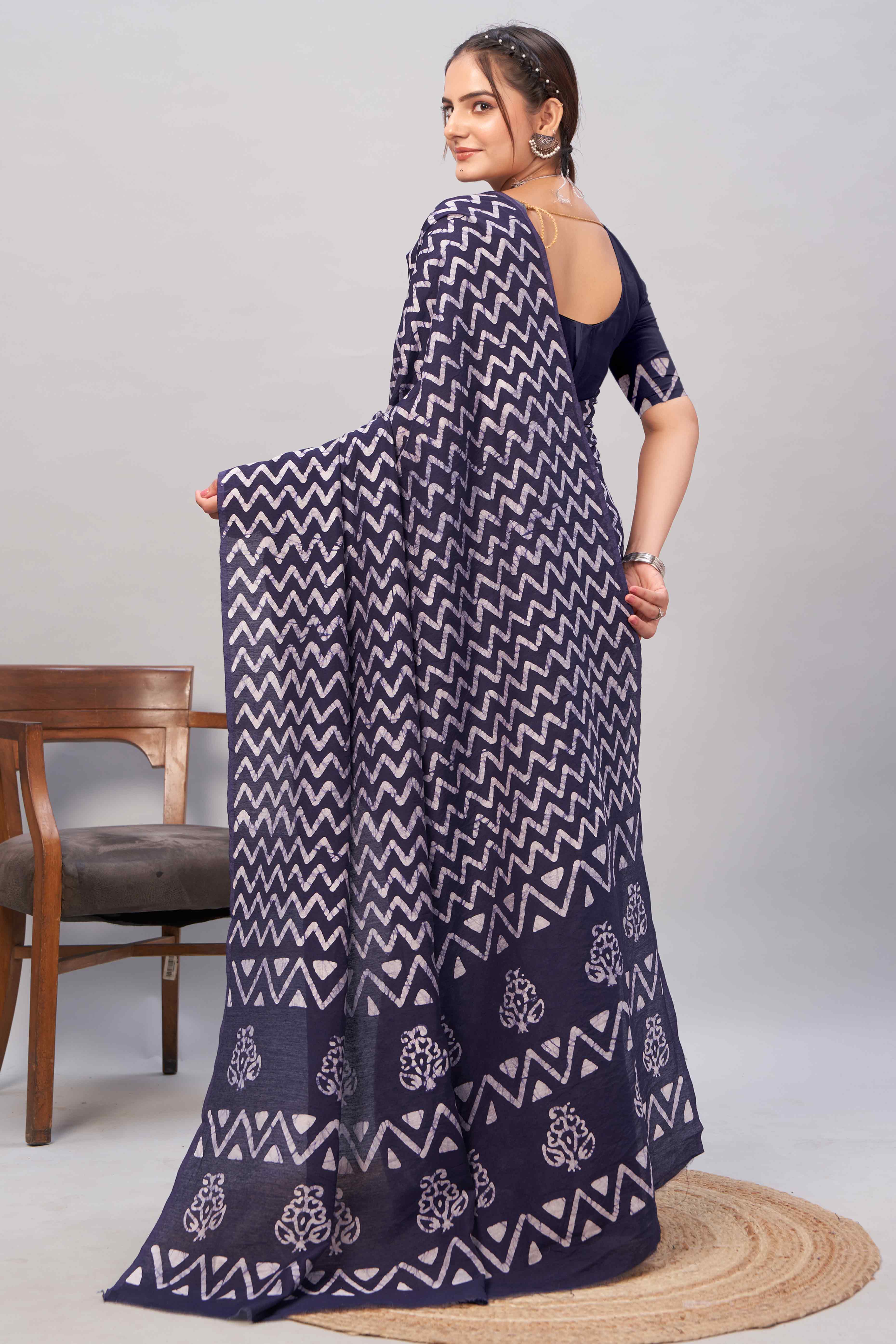 Dark Blue Zig Zag Batik Printed Chanderi Cotton Silk Saree - Image 5