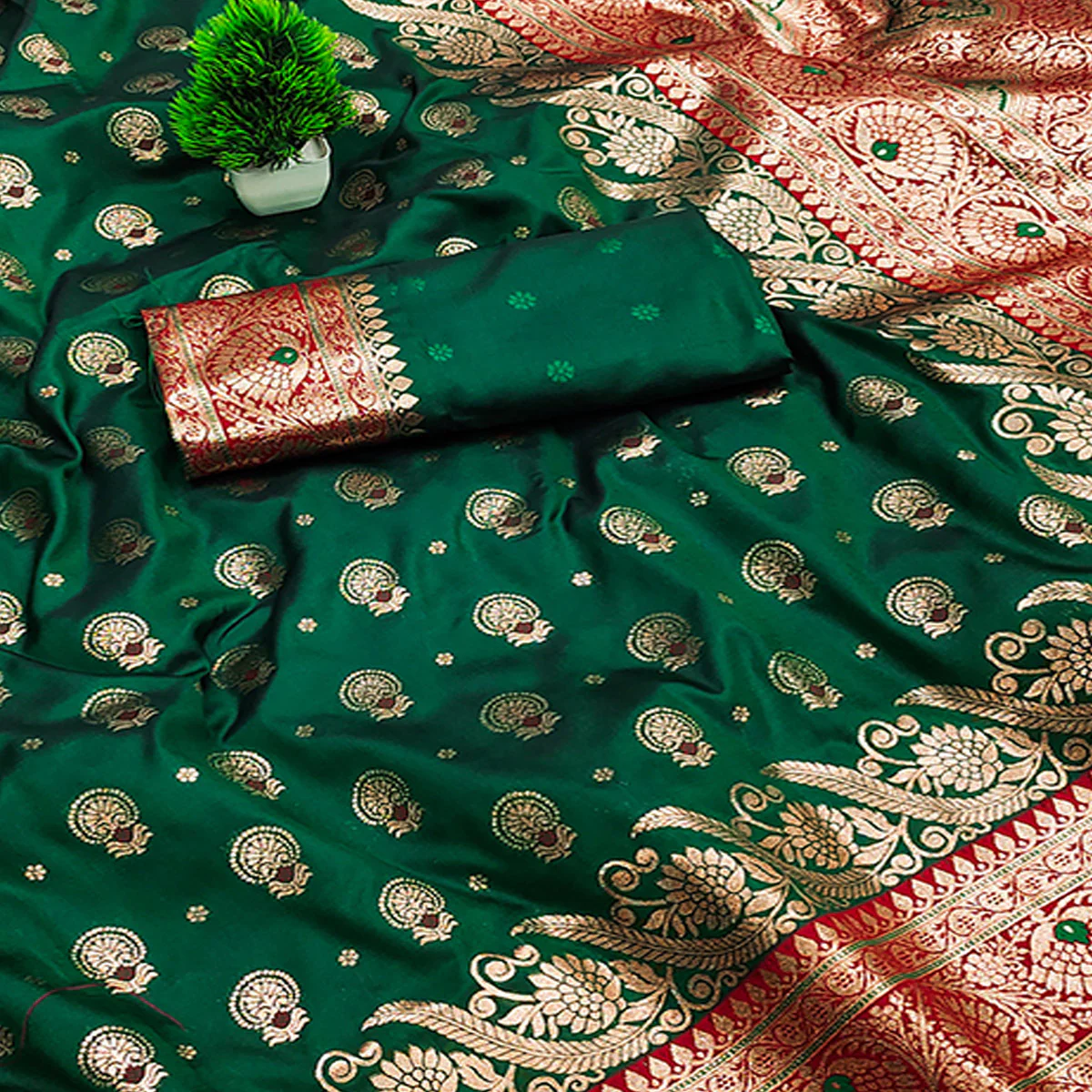 Dark Green Traditional Zari Woven Cotton Silk Saree for Special Occasions - Image 2