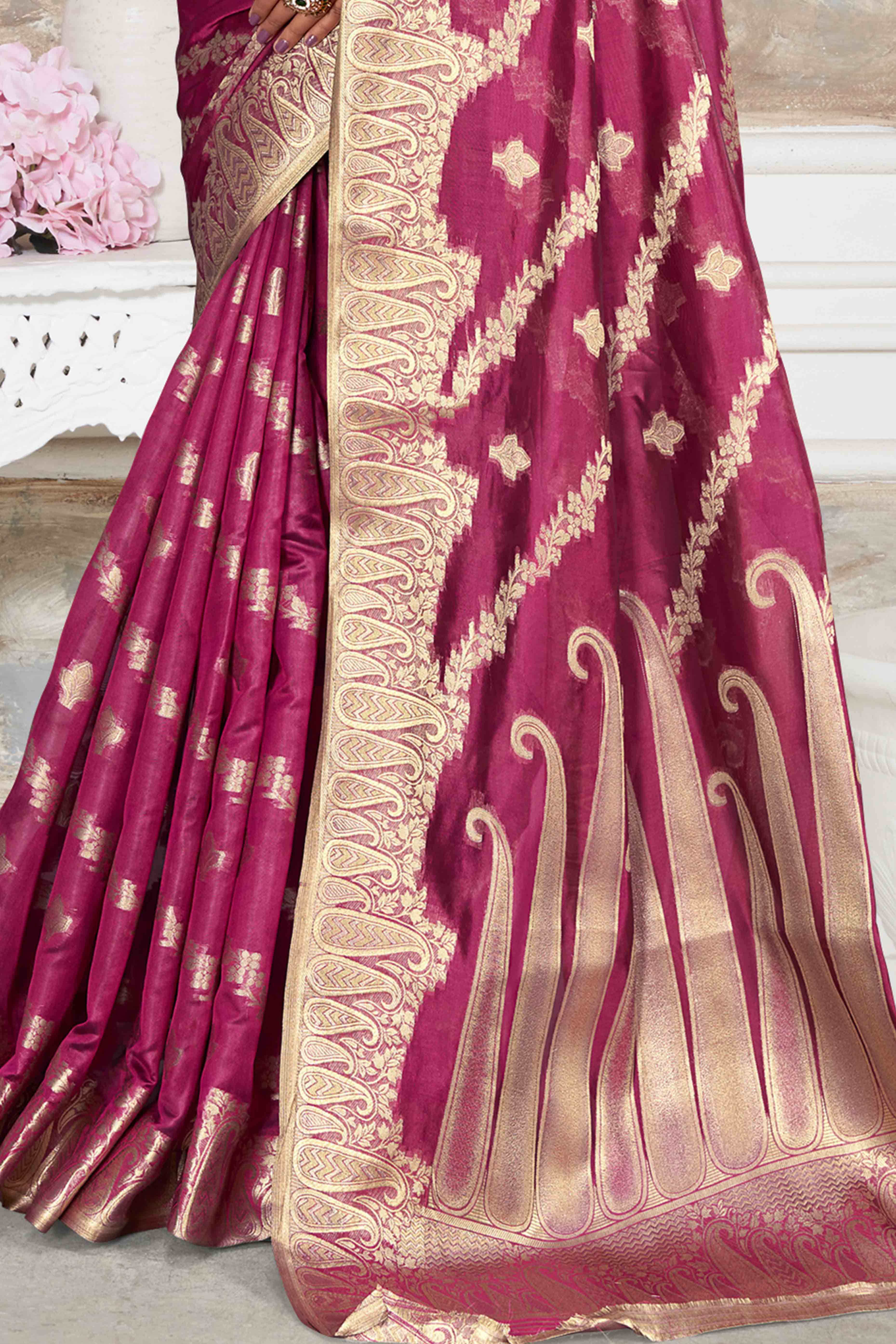 Dark Magenta Floral With Paisley Pattern Zari Woven Organza Saree - Image 4