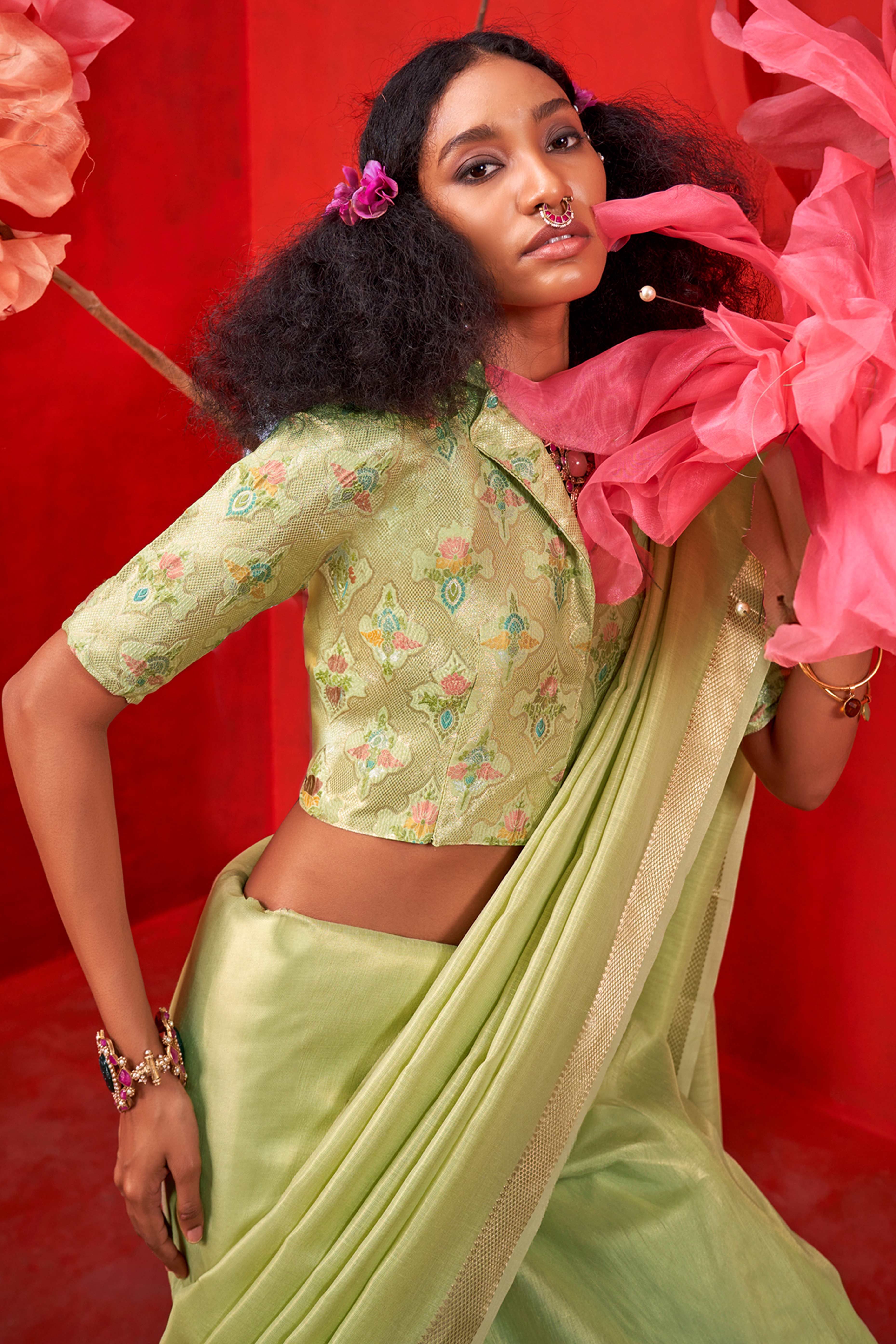 Delicate Green Saree with Classic Zari Weaving on Tissue Fabric - Image 3