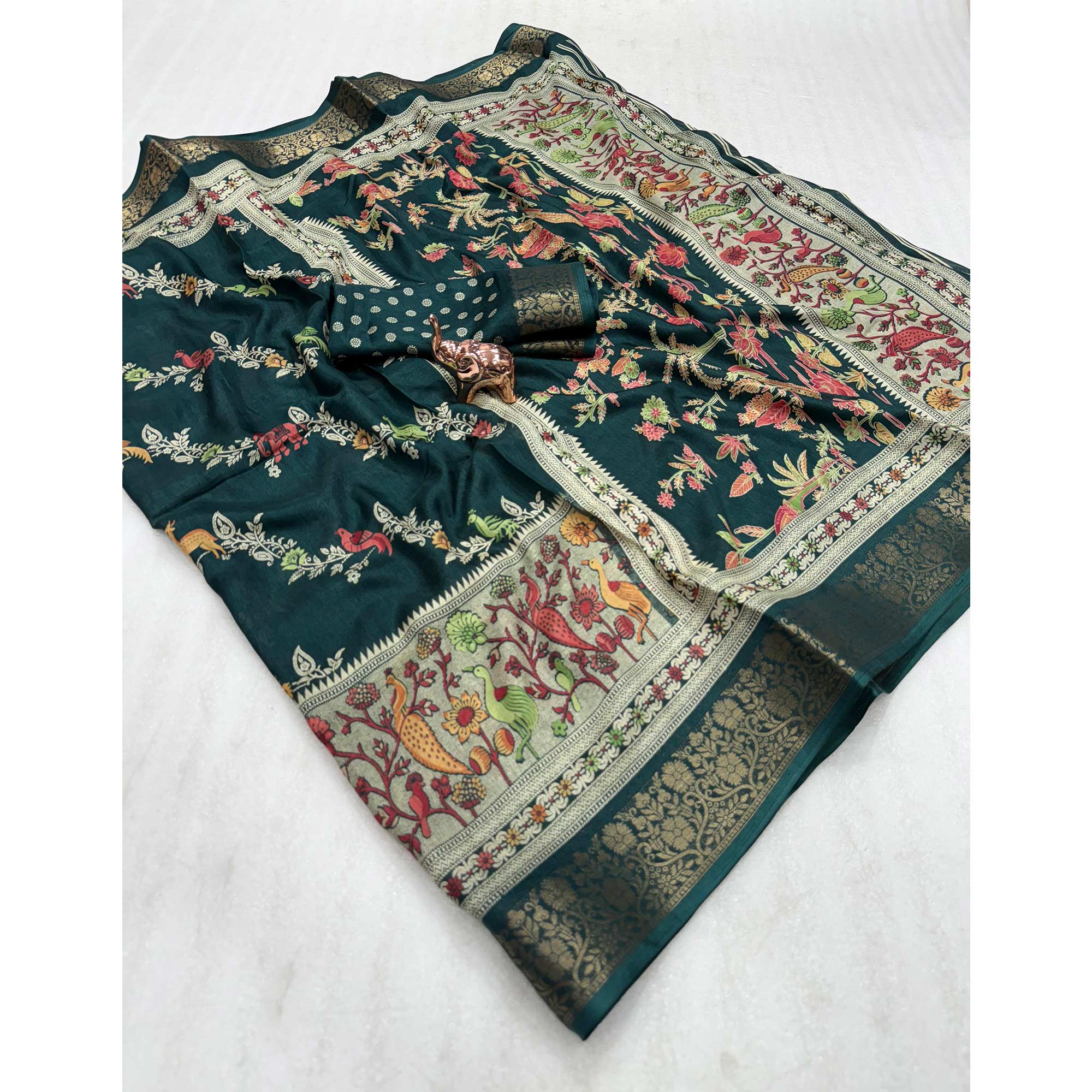 Designer Morpich Green Dola Silk Saree Featuring Intricate Floral Zari Weaving - Image 3