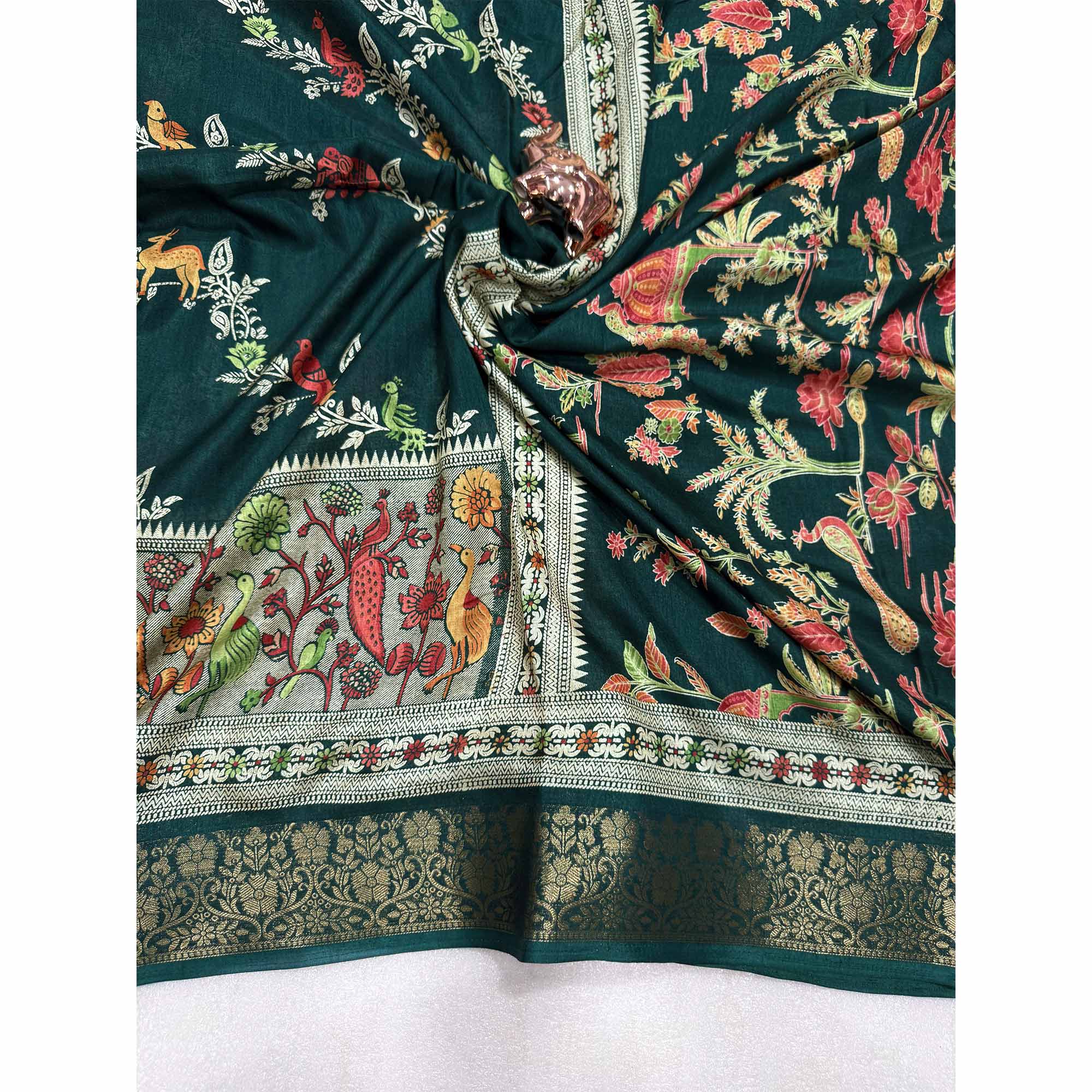 Designer Morpich Green Dola Silk Saree Featuring Intricate Floral Zari Weaving - Image 4