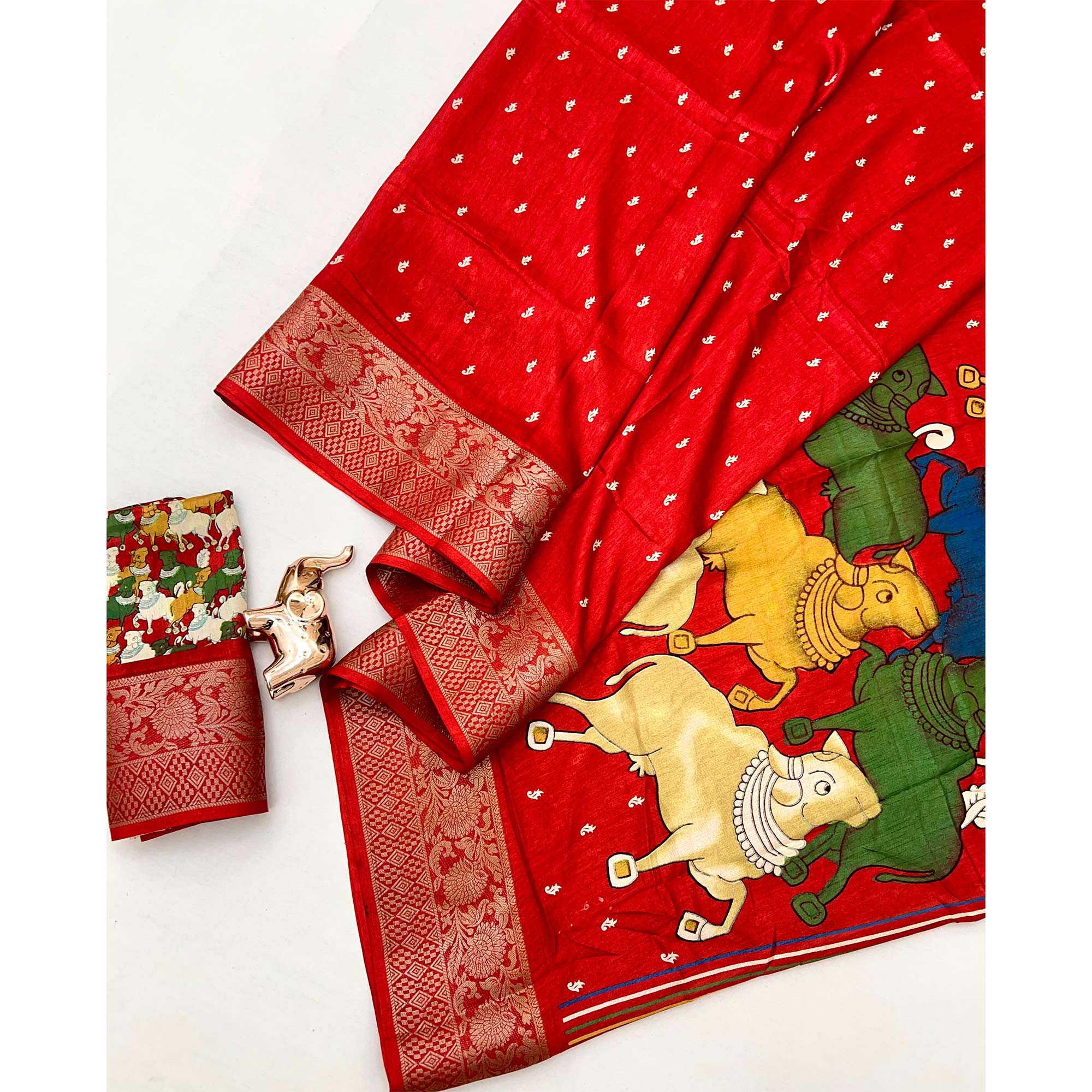 Designer Red Dola Silk Saree Featuring Intricate Floral Zari Weaving - Image 4