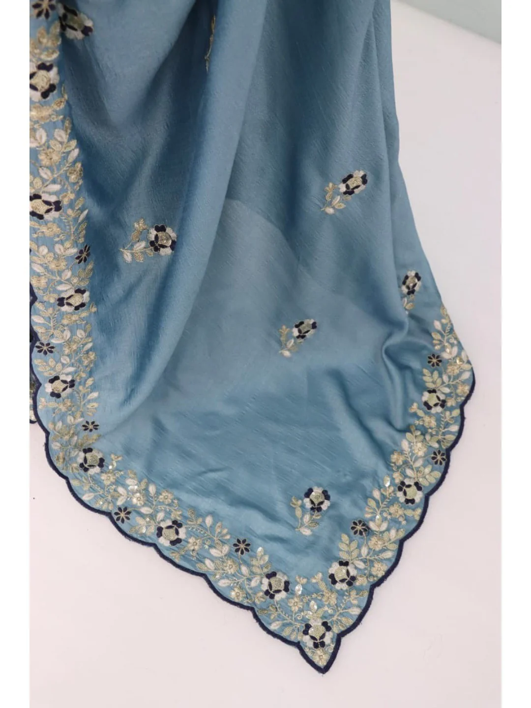 Designer Sky Blue Vichitra Silk Saree with Artistic Embroidered Border for Timeless Ethnic Elegance - Image 4