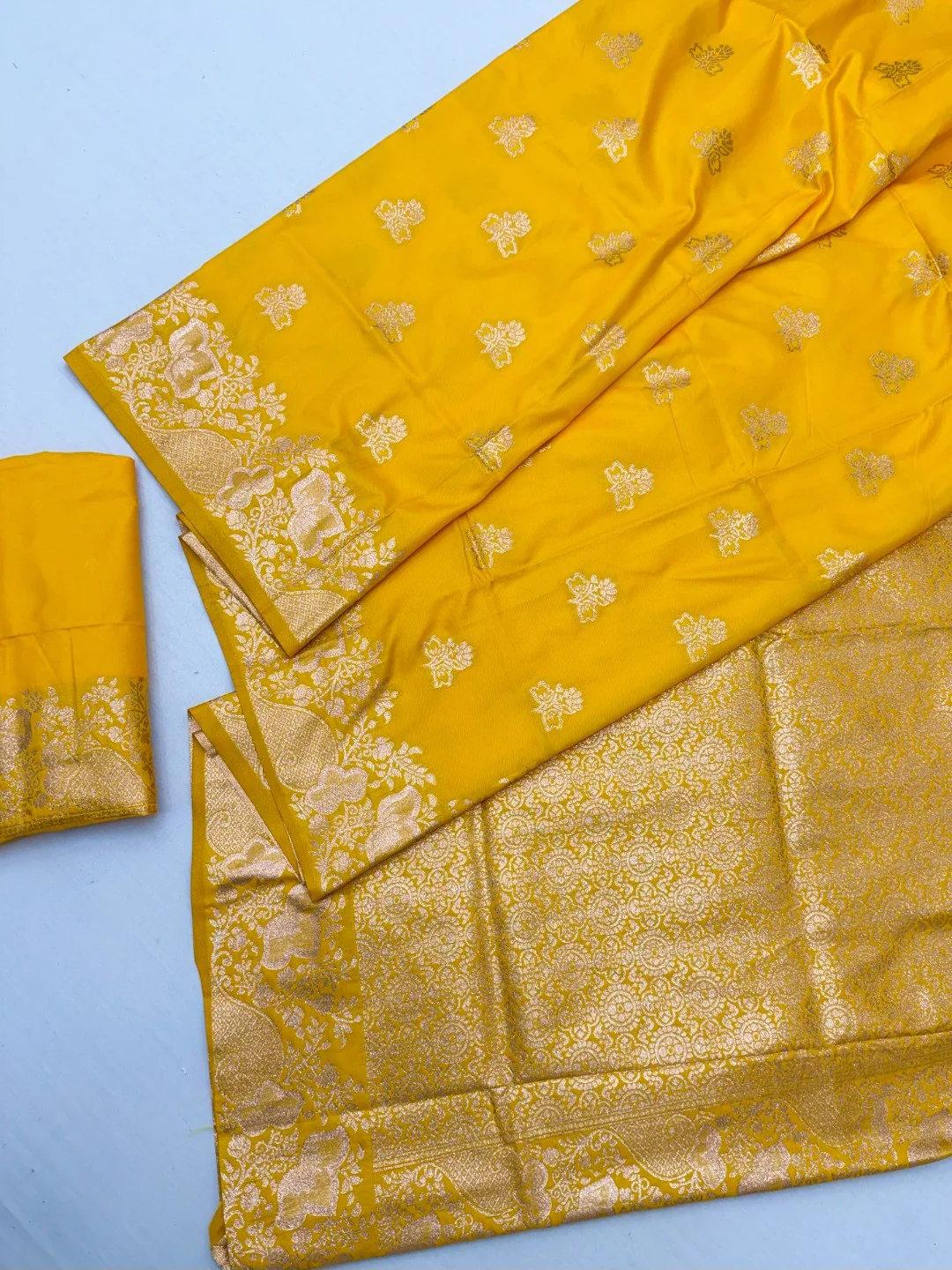 Designer Yellow Floral Art Silk Saree Featuring Intricate Zari Weaving Work - Image 2