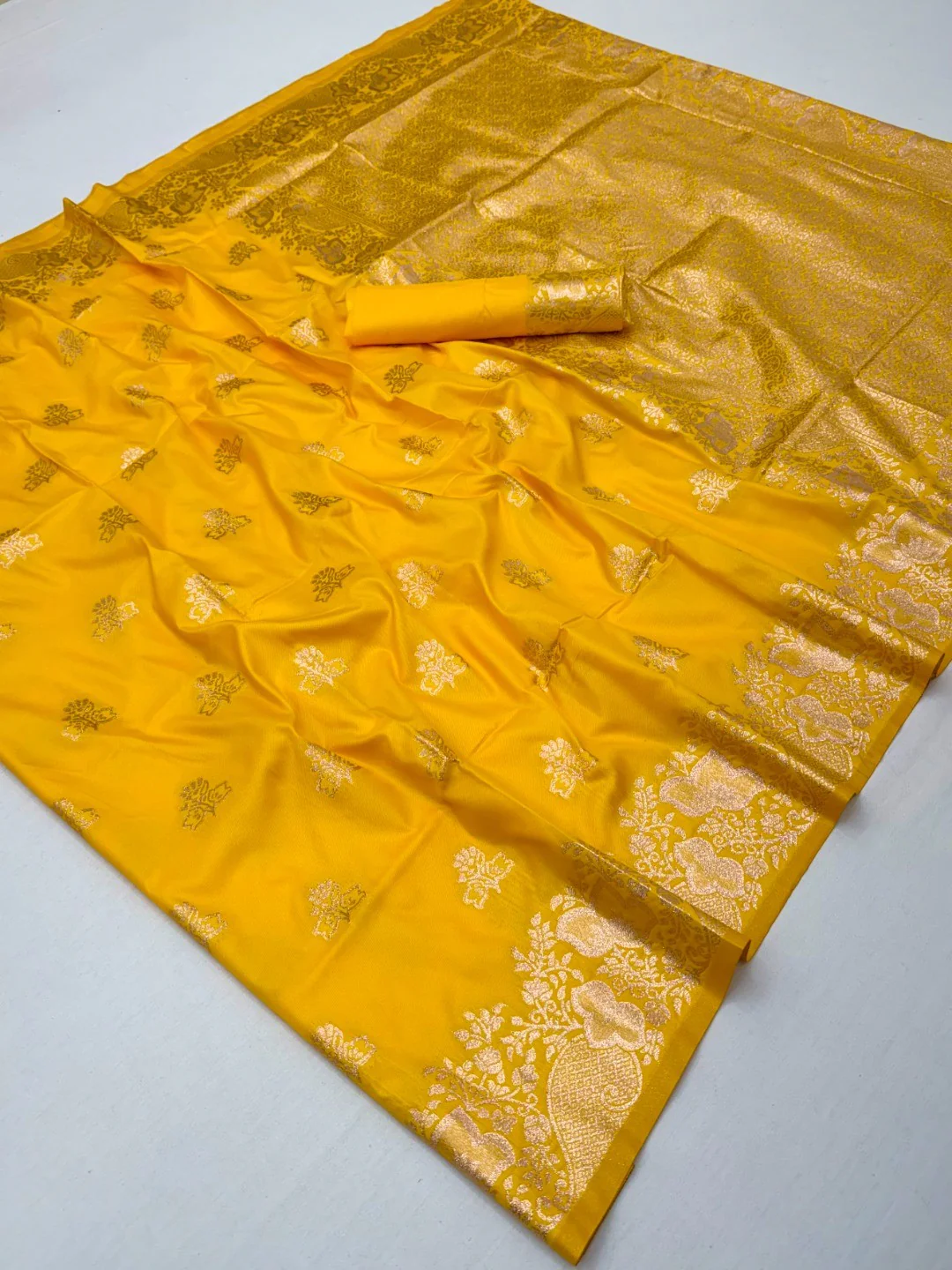 Designer Yellow Floral Art Silk Saree Featuring Intricate Zari Weaving Work - Image 3
