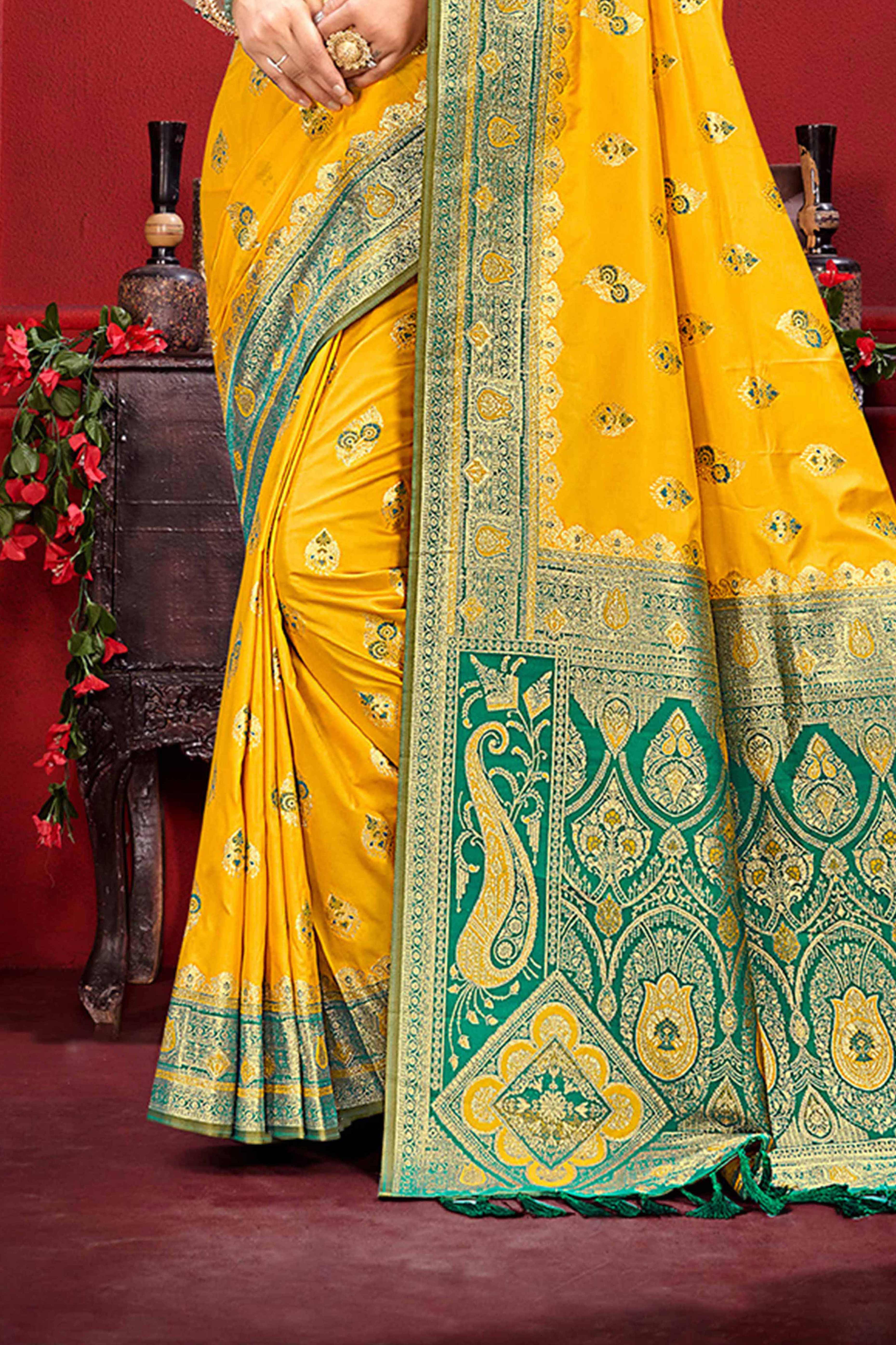 Designer Yellow Floral Zari Weaving Silk Blend Saree With Stylish Tassel Pallu - Image 5