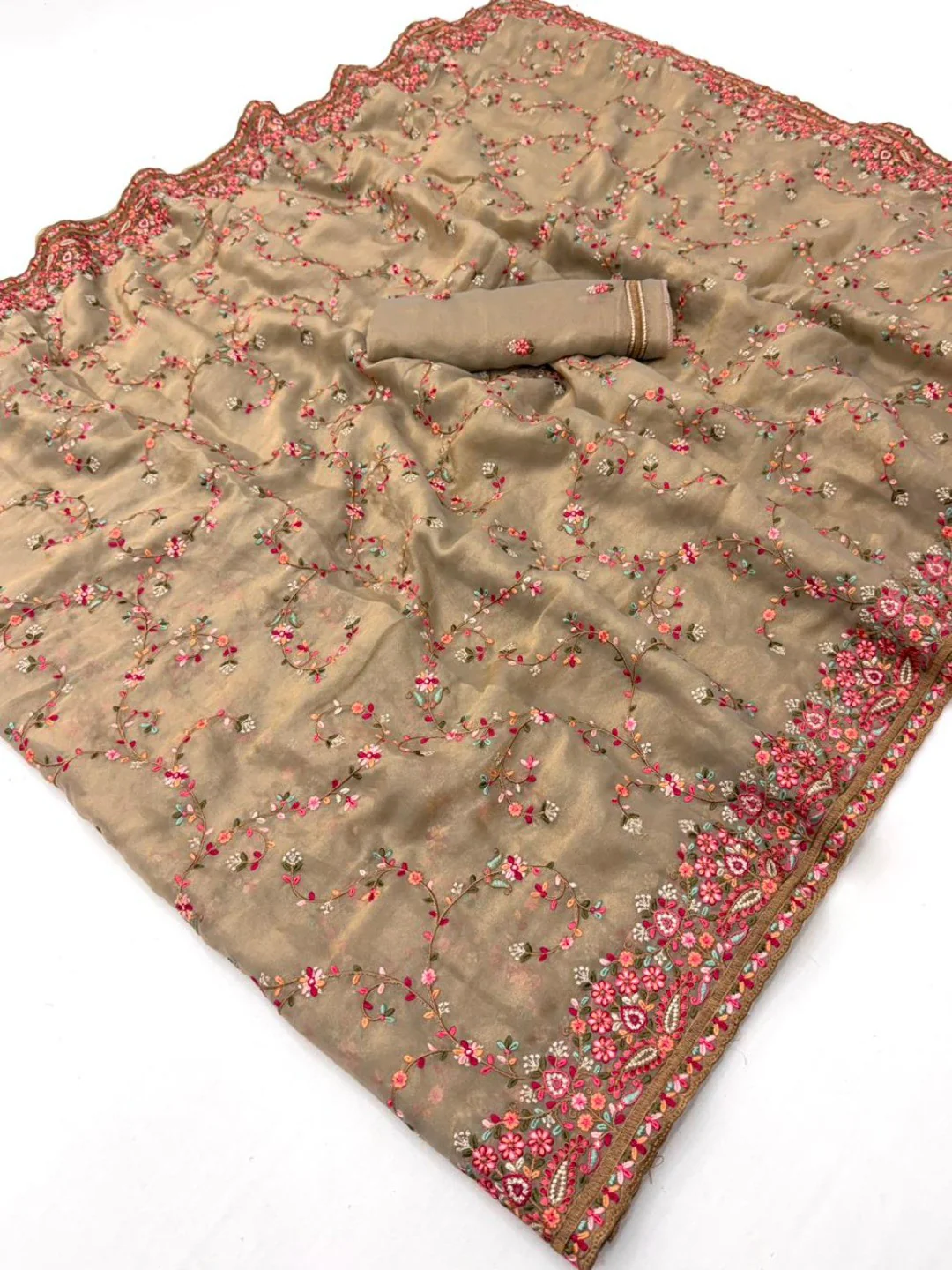 Elegant Beige Georgette Saree with Intricate Thread Work Embroidery - Image 3