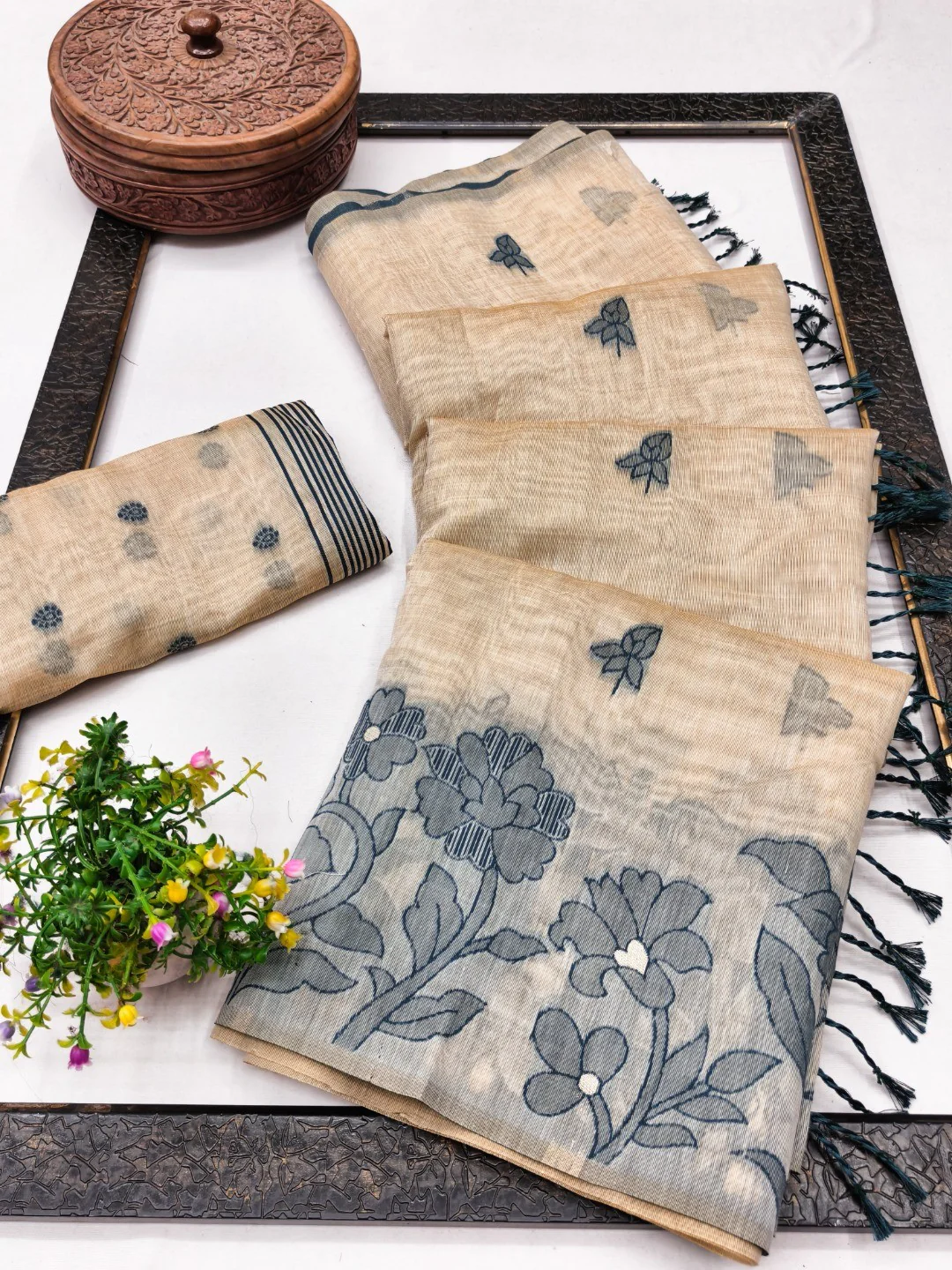 Elegant Beige Pure Cotton Saree with Grey Floral Thread Work - Image 3