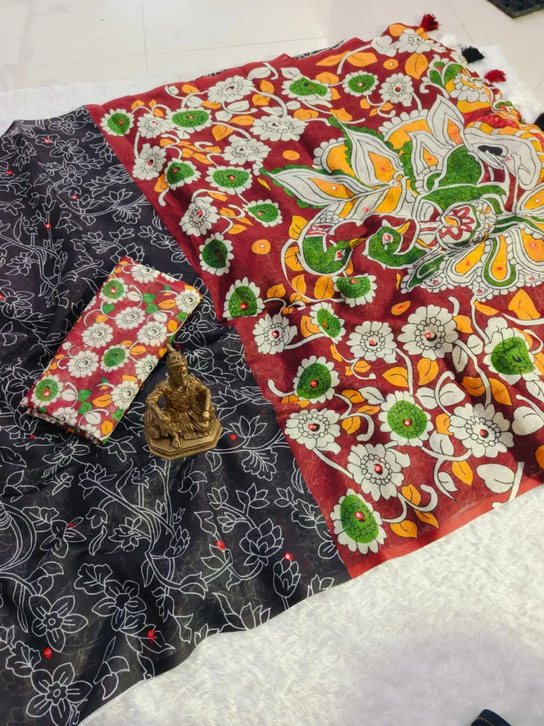 Elegant Black Floral Print Chanderi Silk Saree with Blouse - Image 3