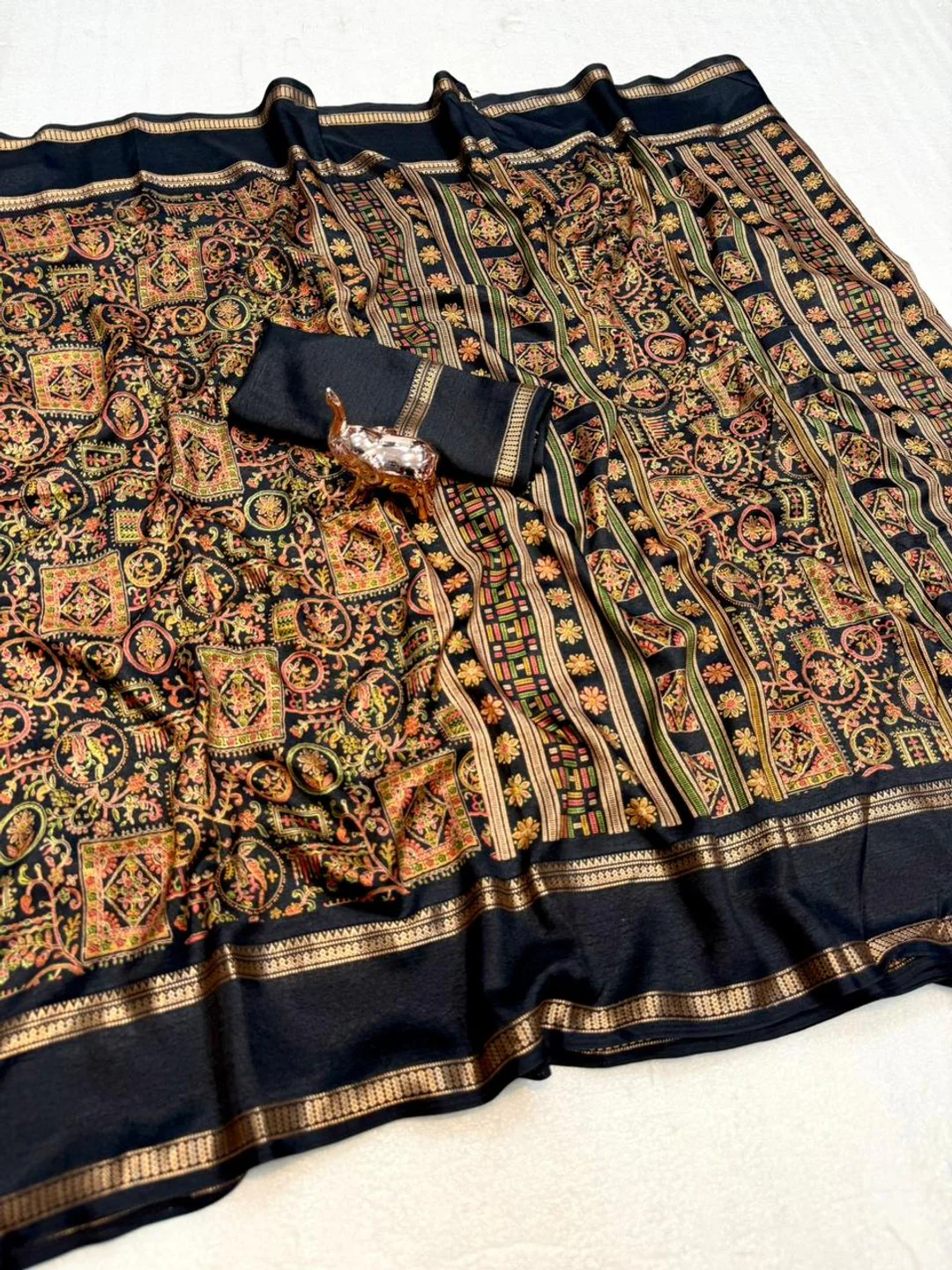 Elegant Black Tussar Silk Saree Featuring Traditional Zari Detailing - Image 3