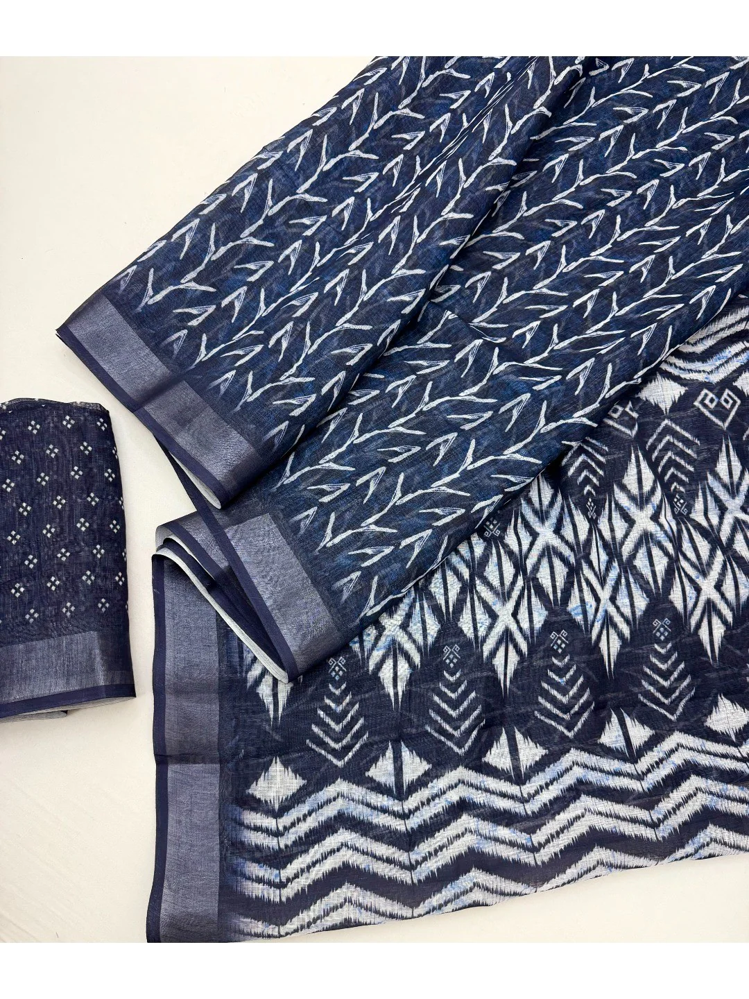 Elegant Blue Pure Cotton Digital Print Saree with Zari Border - Image 3