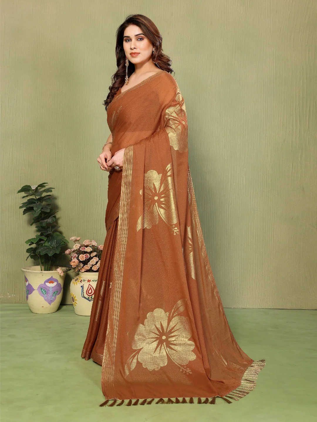 Elegant Brown Georgette Saree Adorned With Floral Foil Print & Rich Zari Border With Tassel Pallu - Image 3