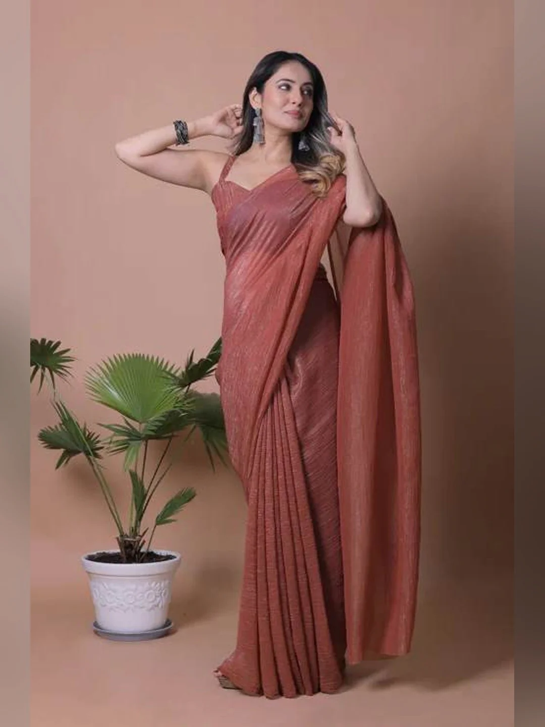 Elegant Brown Solid Chiffon Saree with Lightweight Drape - Image 5