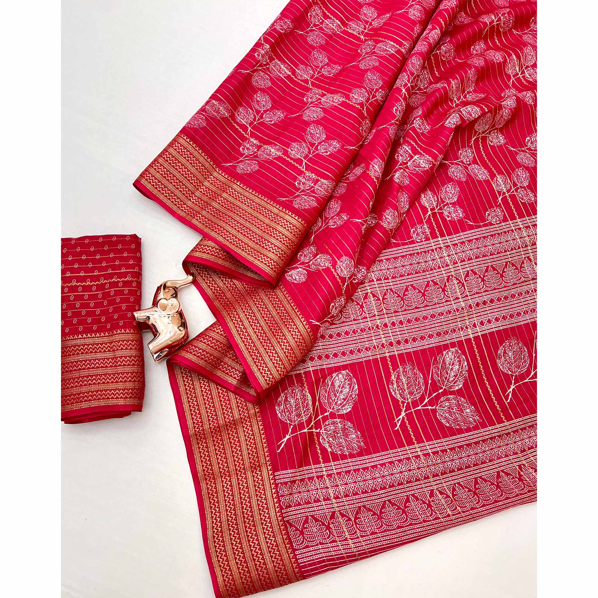 Elegant Cherry Red Floral & Striped Pattern Zari Weaving Dola Silk Saree - Image 4