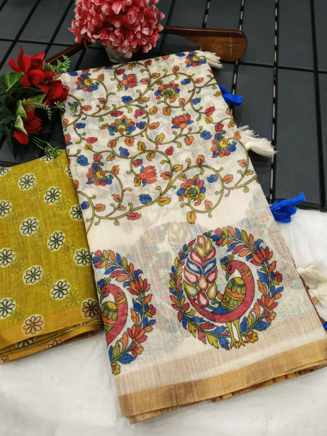 Elegant Cream Linen Saree with Floral and Peacock Print Border - Image 2