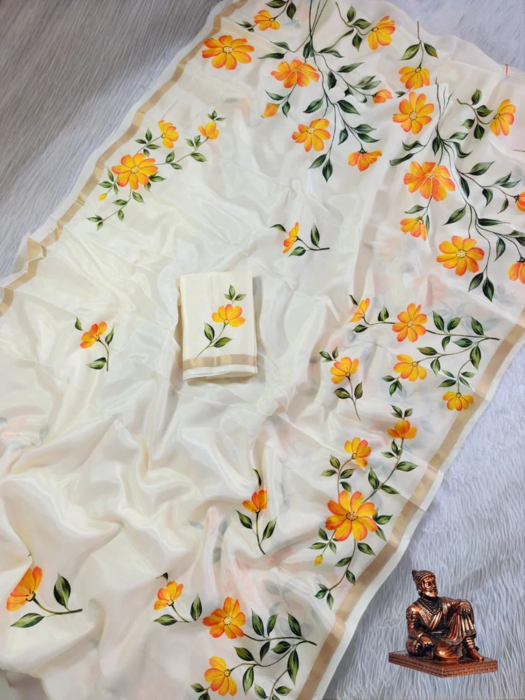 Elegant Cream Mulmul Cotton Floral Printed Saree - Image 2