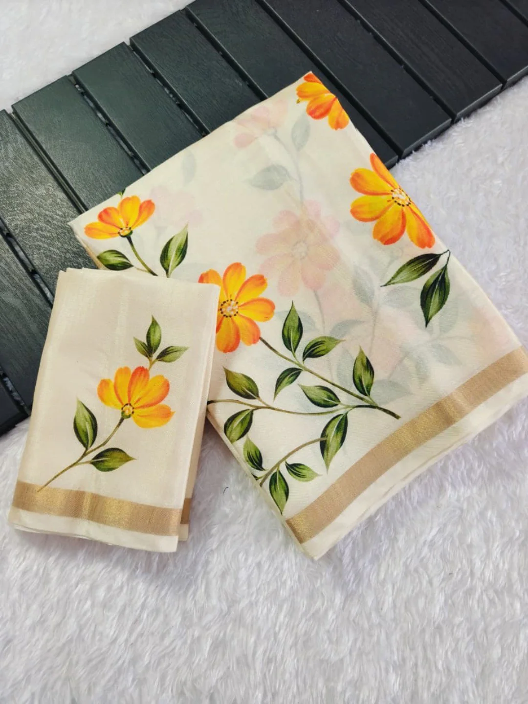 Elegant Cream Mulmul Cotton Floral Printed Saree - Image 4