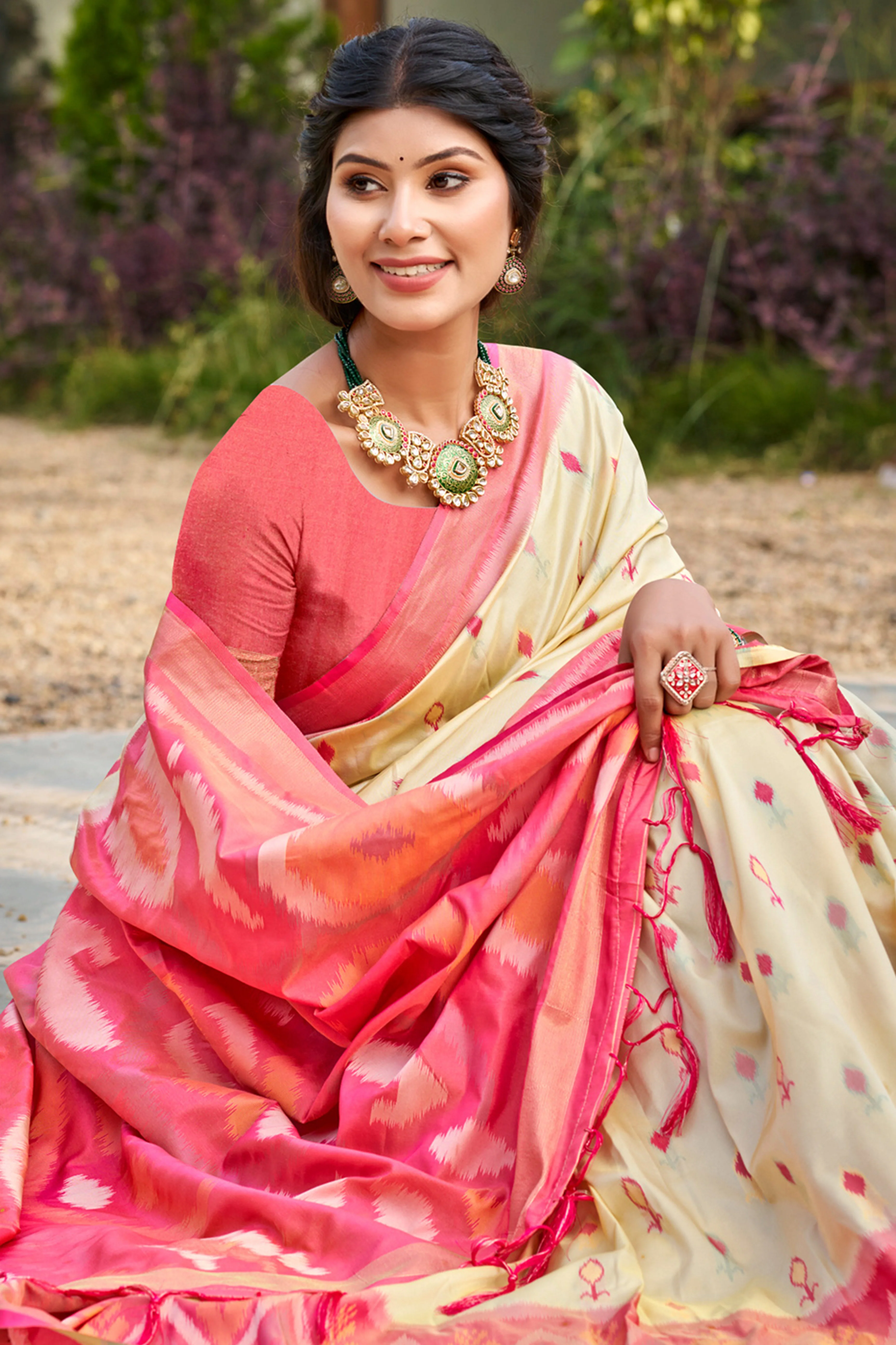 Elegant Cream Pochampally Ikkat Silk Blend Saree Featuring Intricate Weaving & Tassel Pallu - Image 3