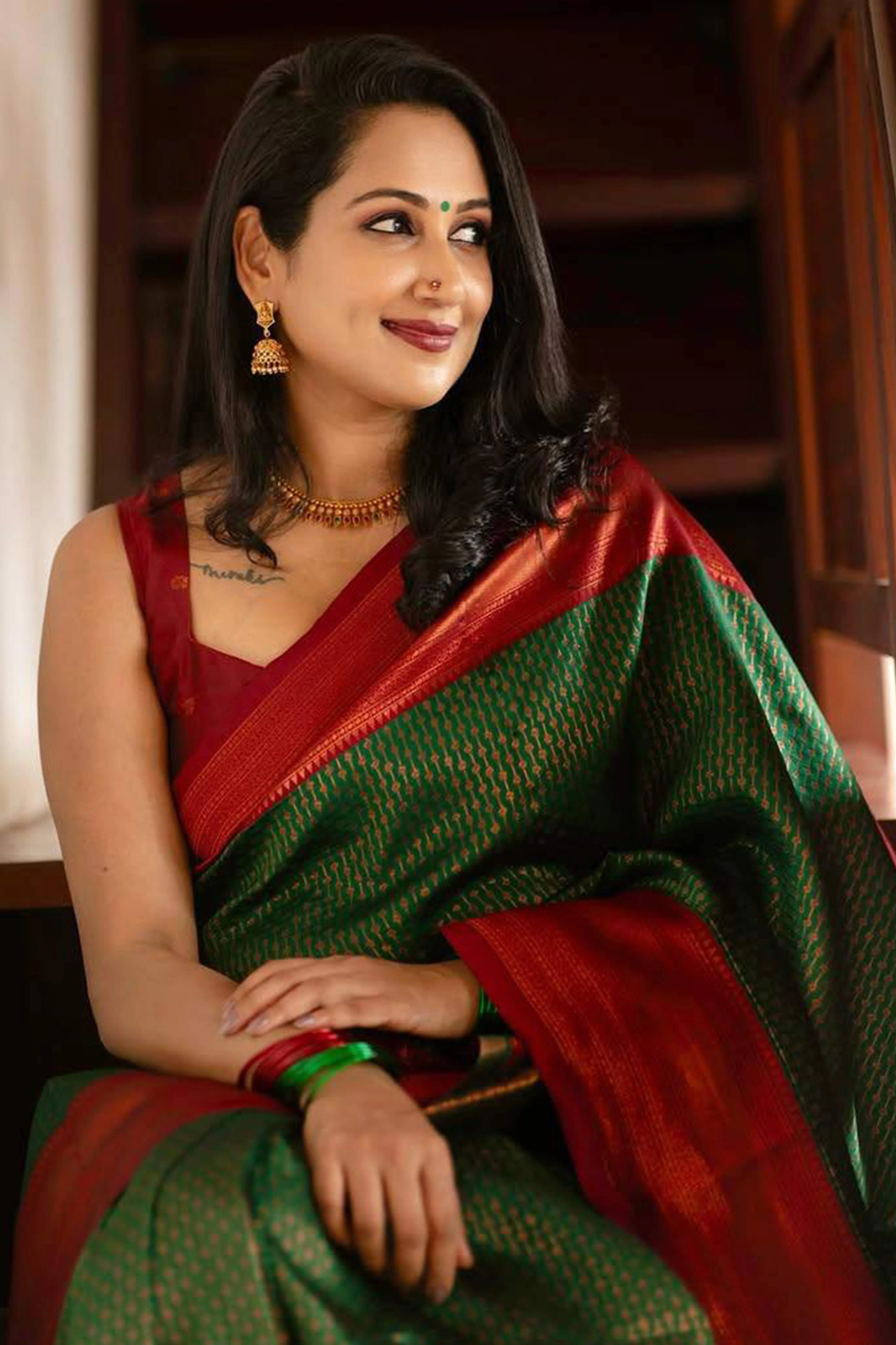Elegant Green Banarasi Silk Saree Featuring Intricate Zari Weaving - Image 7