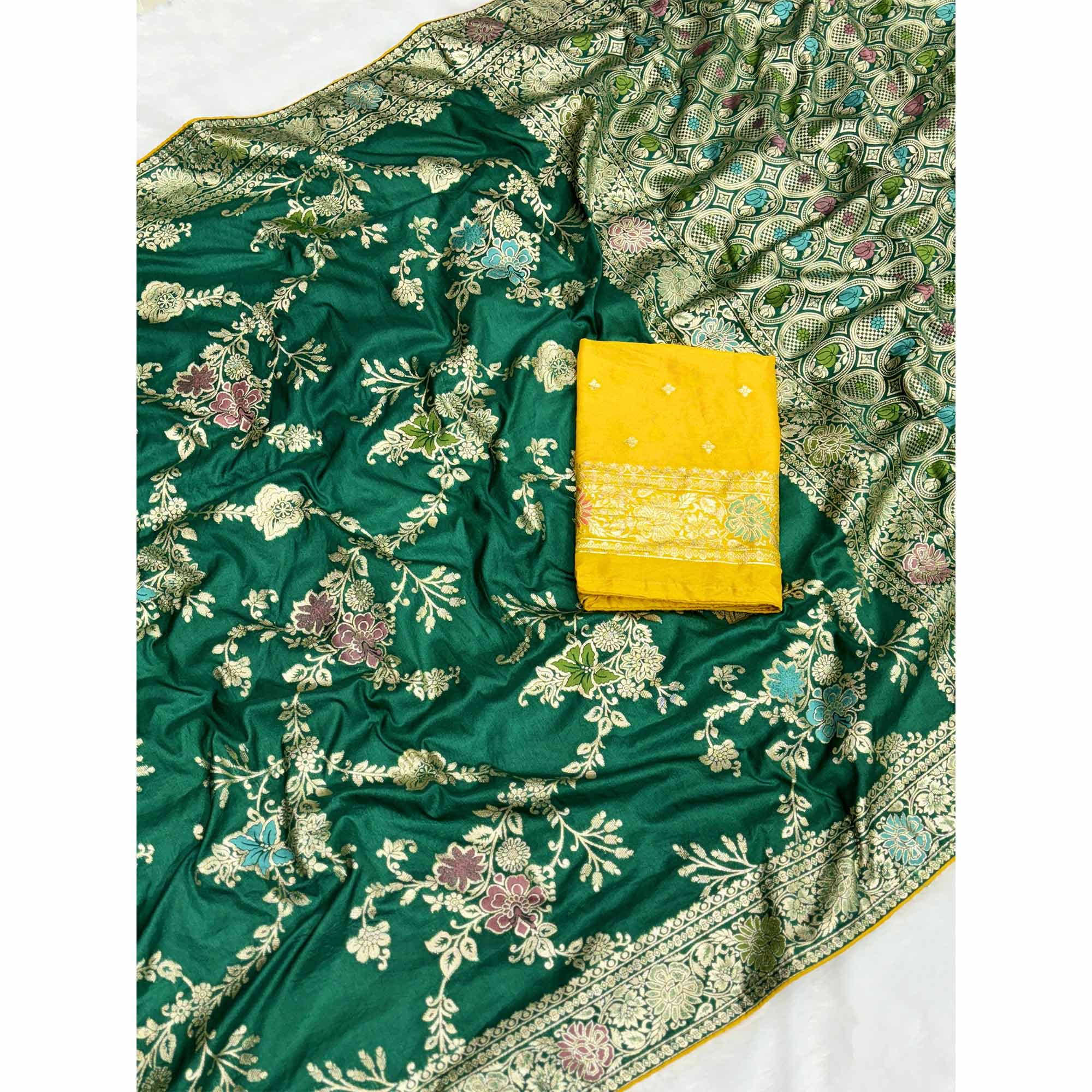 Elegant Green Dola Silk Saree with Intricate Zari Weaving for Festive Occasions - Image 3