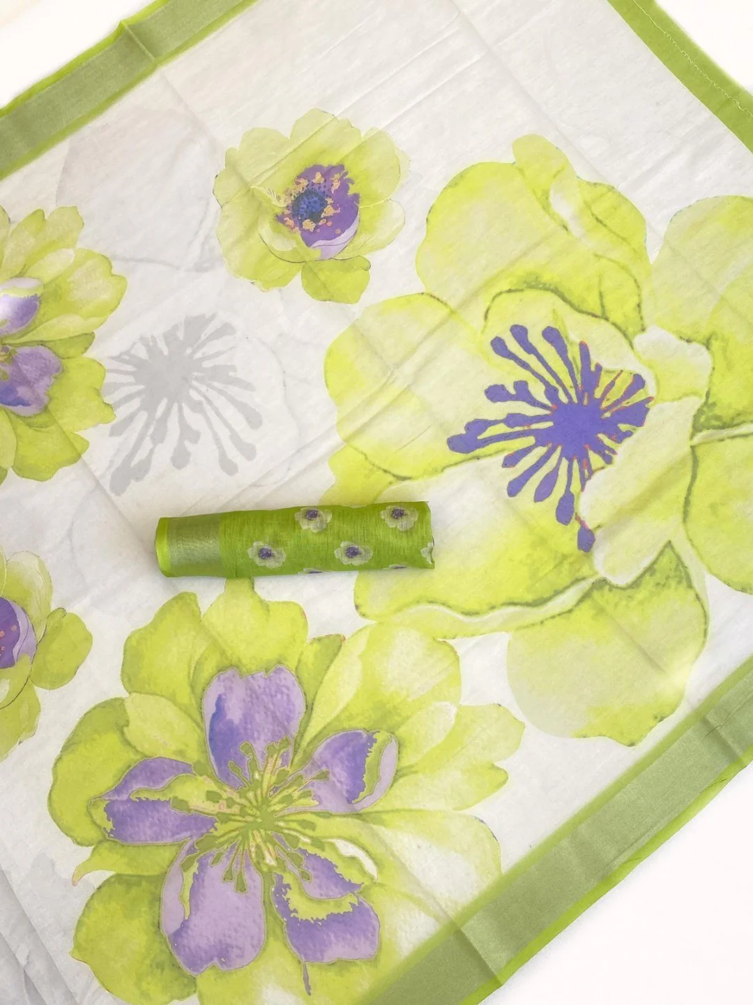 Elegant Green Linen Saree with Floral Print and Border Detail - Image 3