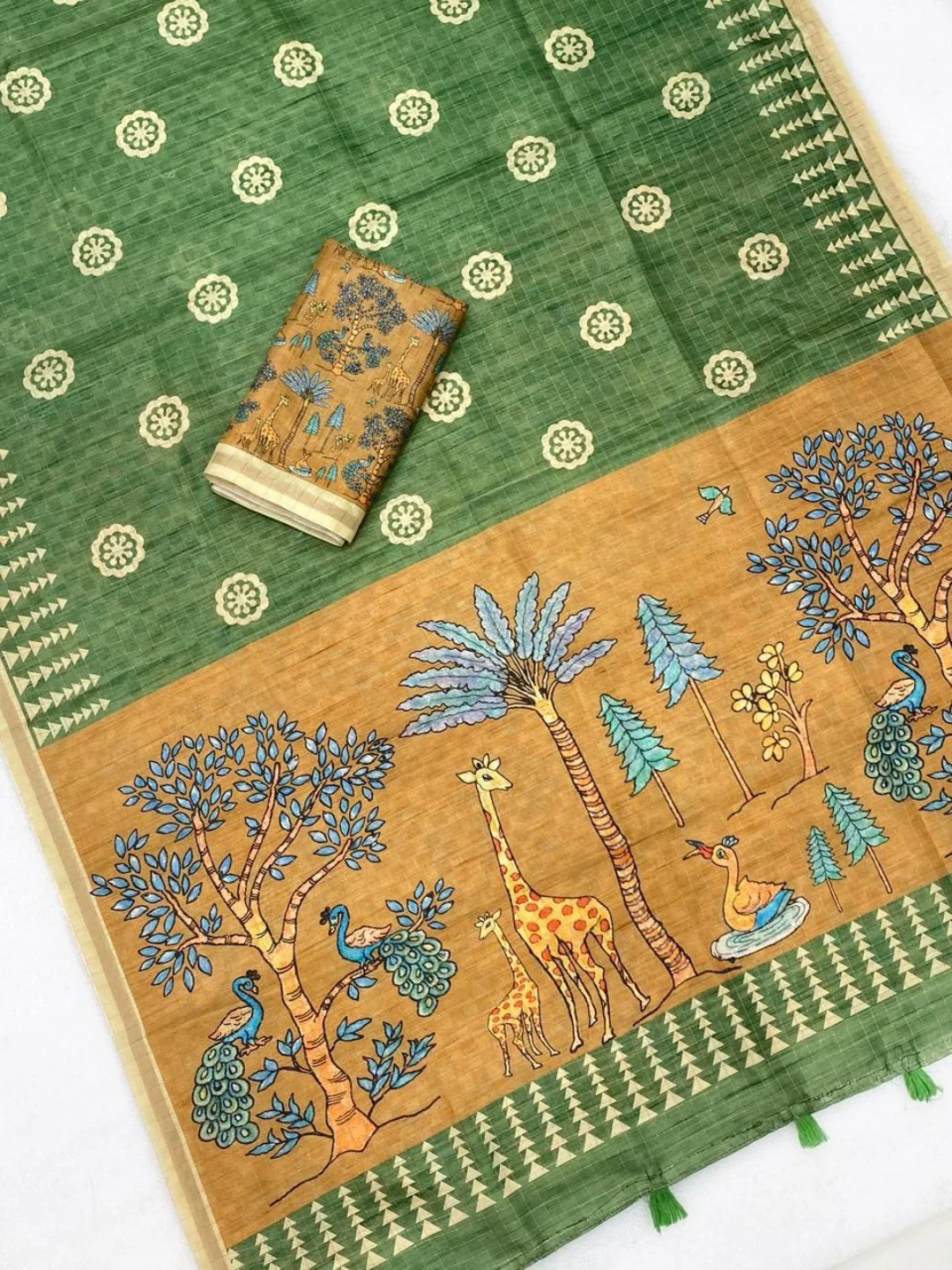 Elegant Green Tussar Silk Saree Featuring Zari Checks Weaving With Bird & Animal Printed Pallu - Image 2